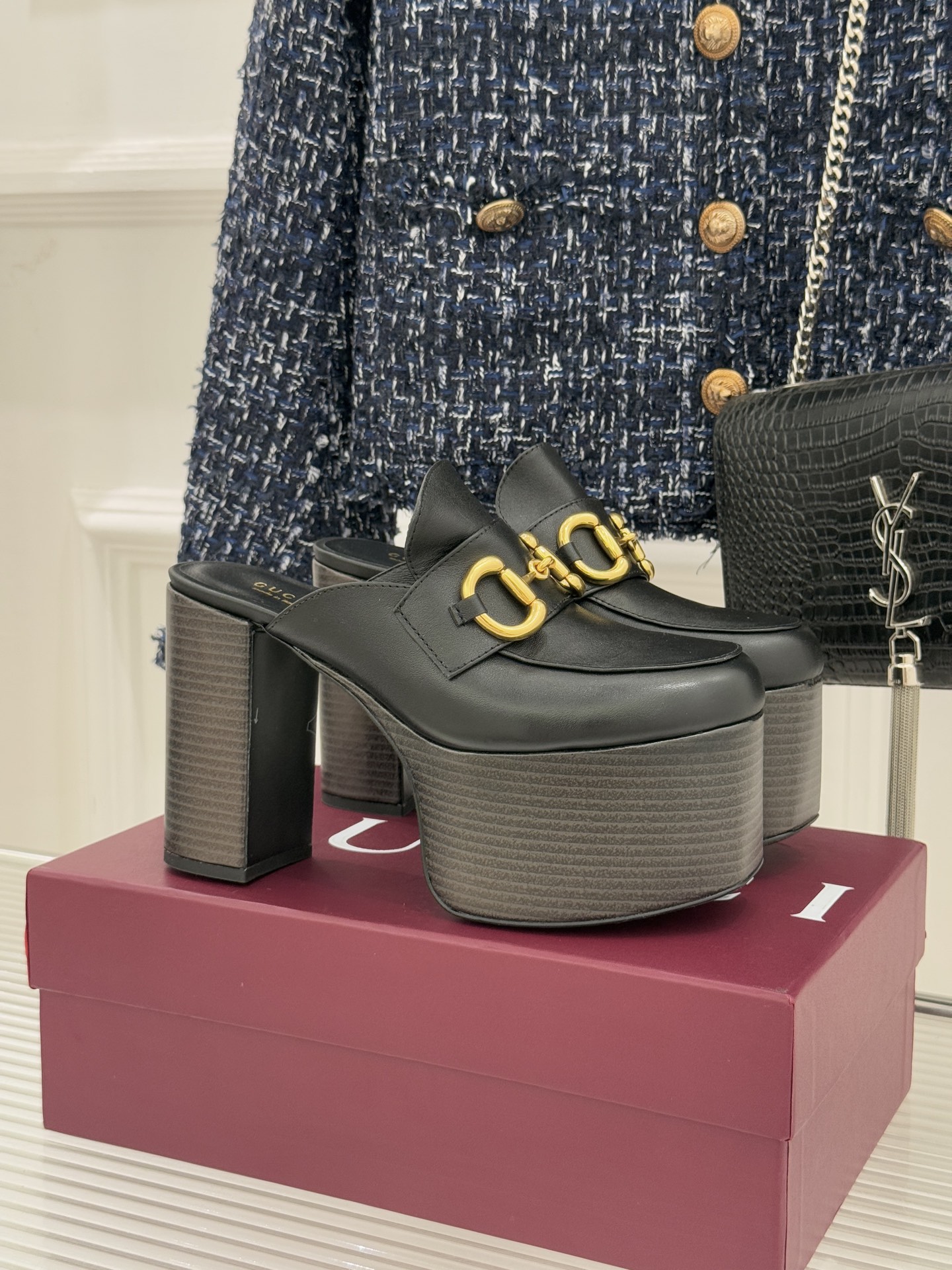 Gucci/古驰25WF新品防水台马衔扣高跟拖鞋承袭品牌马术本源的传奇印记标志性马衔扣以浅金色调闪耀鞋面