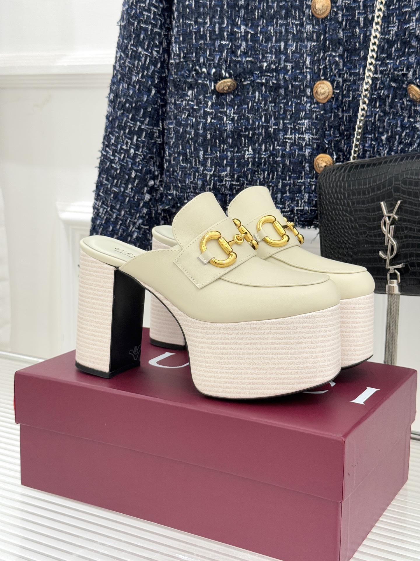 Gucci/古驰25WF新品防水台马衔扣高跟拖鞋承袭品牌马术本源的传奇印记标志性马衔扣以浅金色调闪耀鞋面