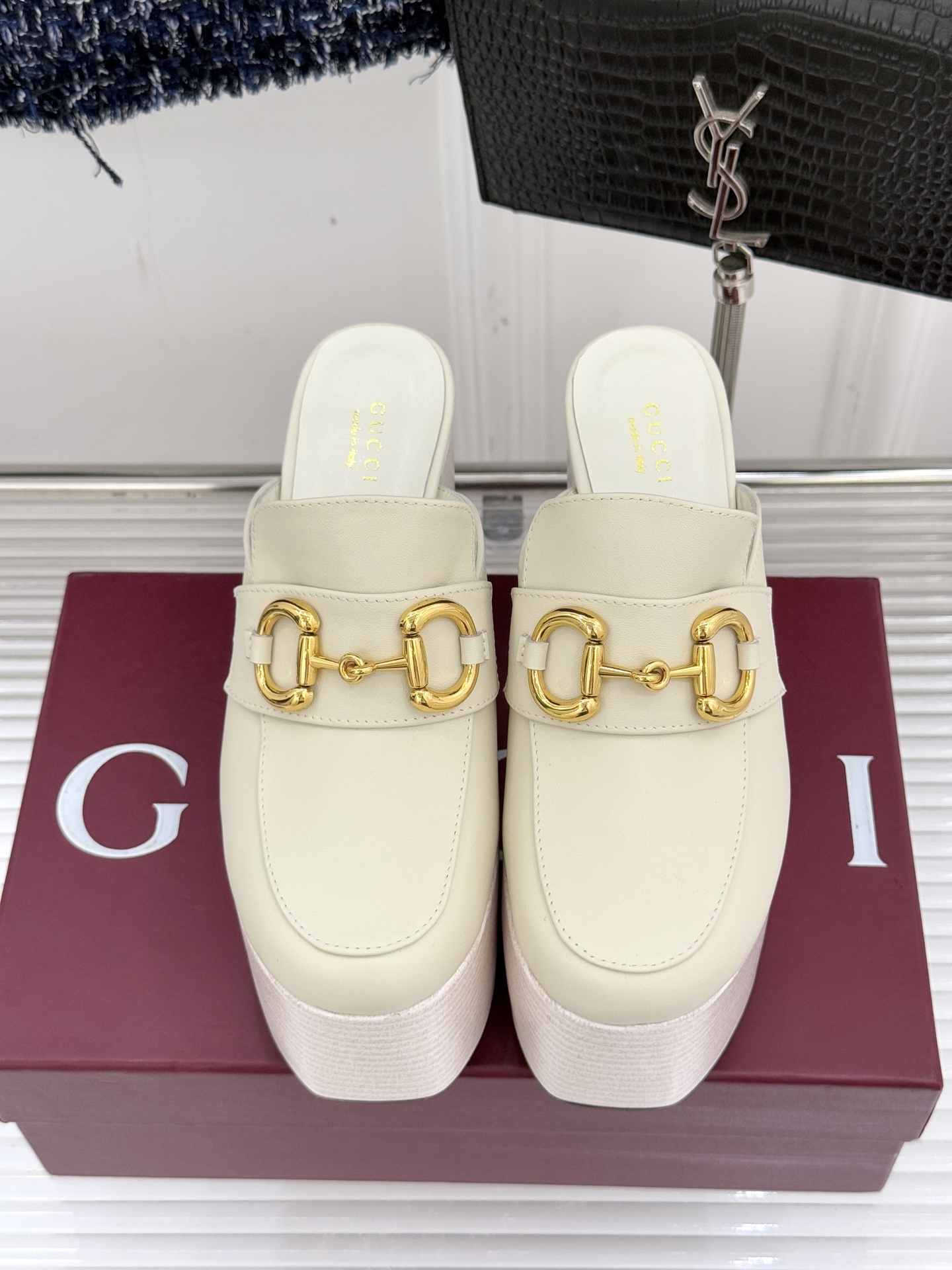 Gucci/古驰25WF新品防水台马衔扣高跟拖鞋承袭品牌马术本源的传奇印记标志性马衔扣以浅金色调闪耀鞋面