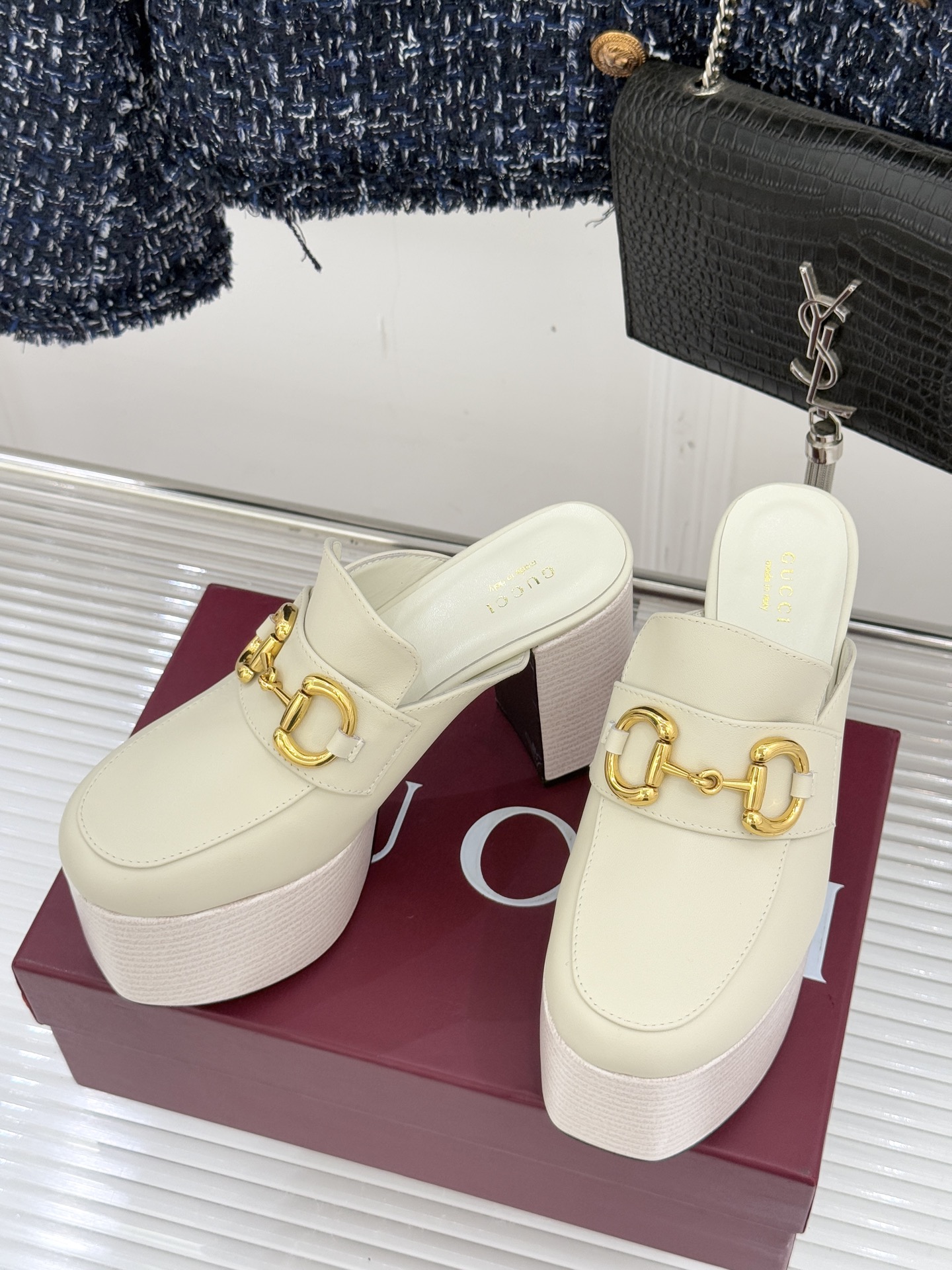 Gucci/古驰25WF新品防水台马衔扣高跟拖鞋承袭品牌马术本源的传奇印记标志性马衔扣以浅金色调闪耀鞋面