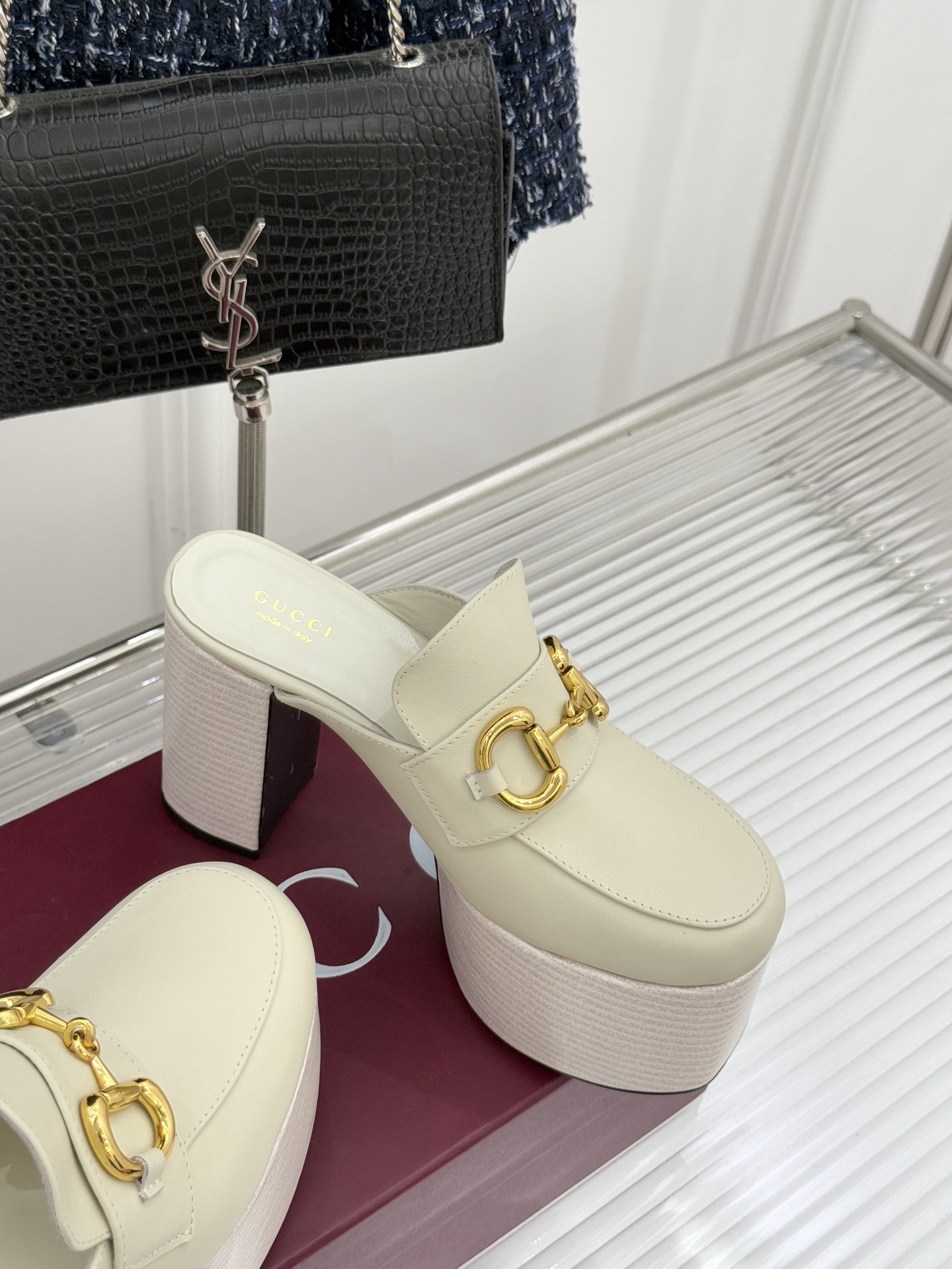 Gucci/古驰25WF新品防水台马衔扣高跟拖鞋承袭品牌马术本源的传奇印记标志性马衔扣以浅金色调闪耀鞋面