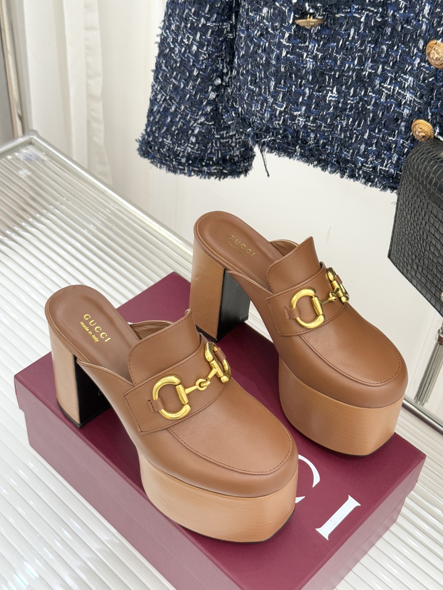 Gucci/古驰25WF新品防水台马衔扣高跟拖鞋承袭品牌马术本源的传奇印记标志性马衔扣以浅金色调闪耀鞋面