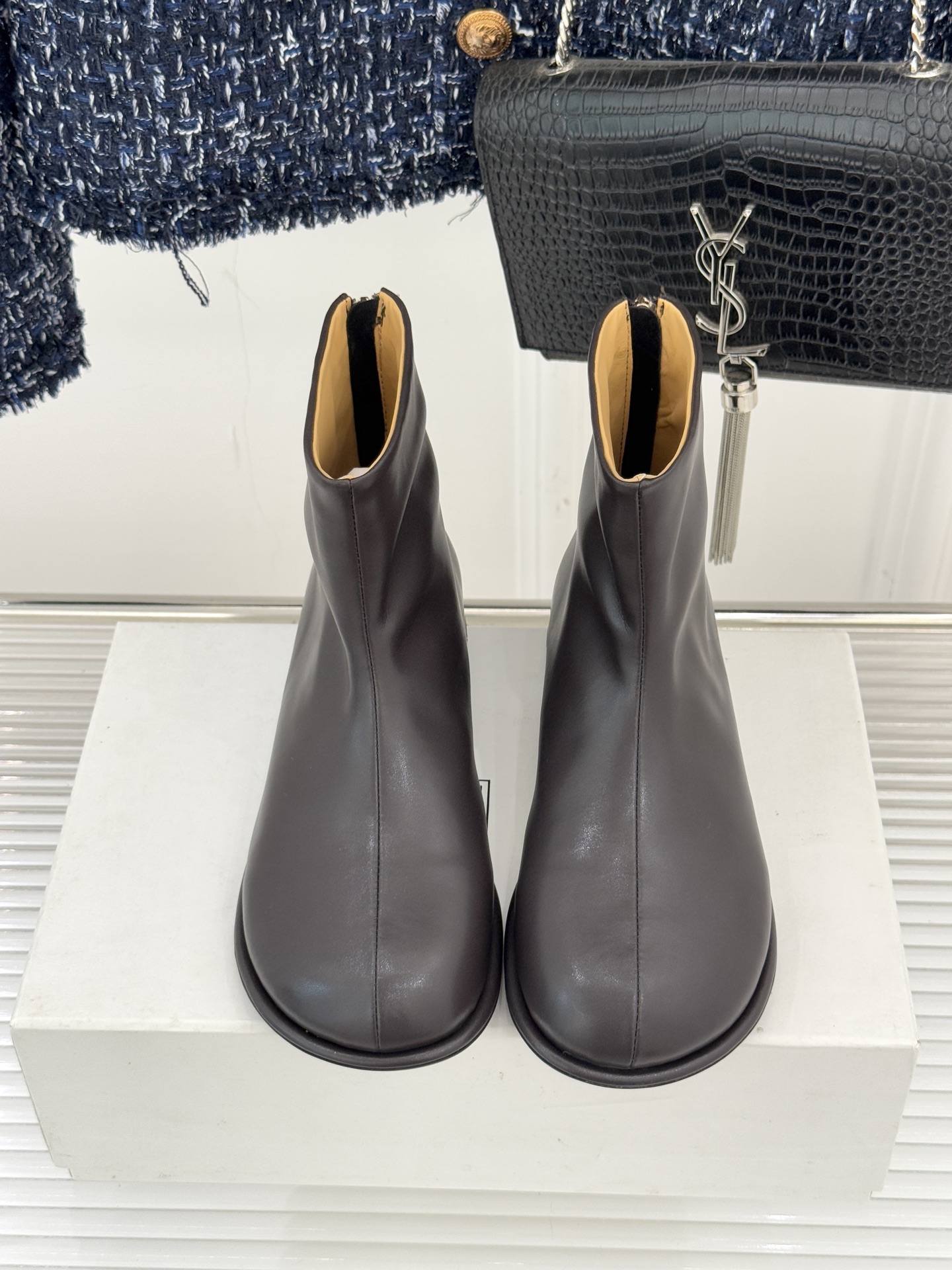 The row 25WF秋冬新品复古平底短靴极简主义的设计风格上脚超级显瘦又舒适日常随心搭配裙子 裤子 