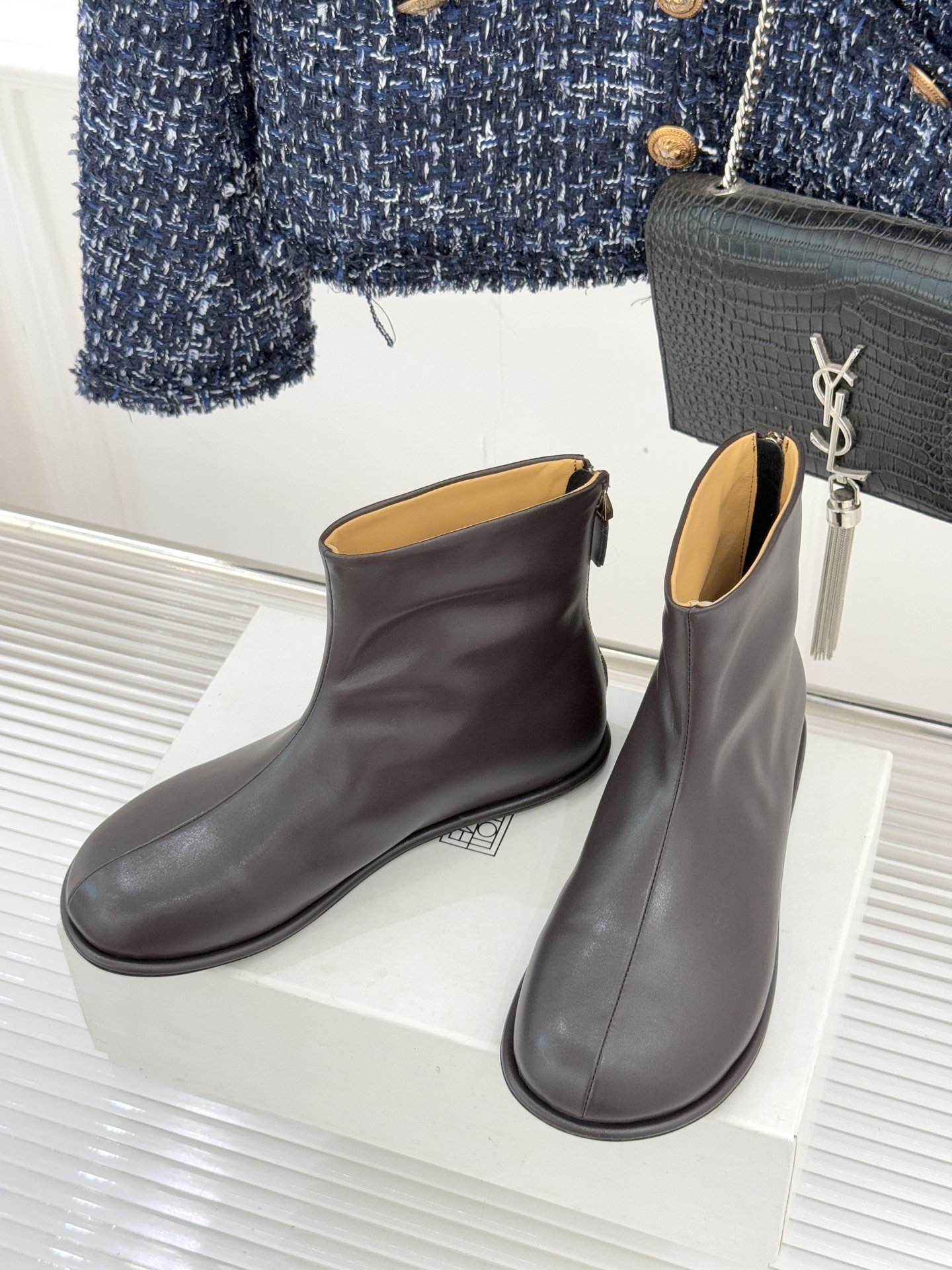 The row 25WF秋冬新品复古平底短靴极简主义的设计风格上脚超级显瘦又舒适日常随心搭配裙子 裤子 