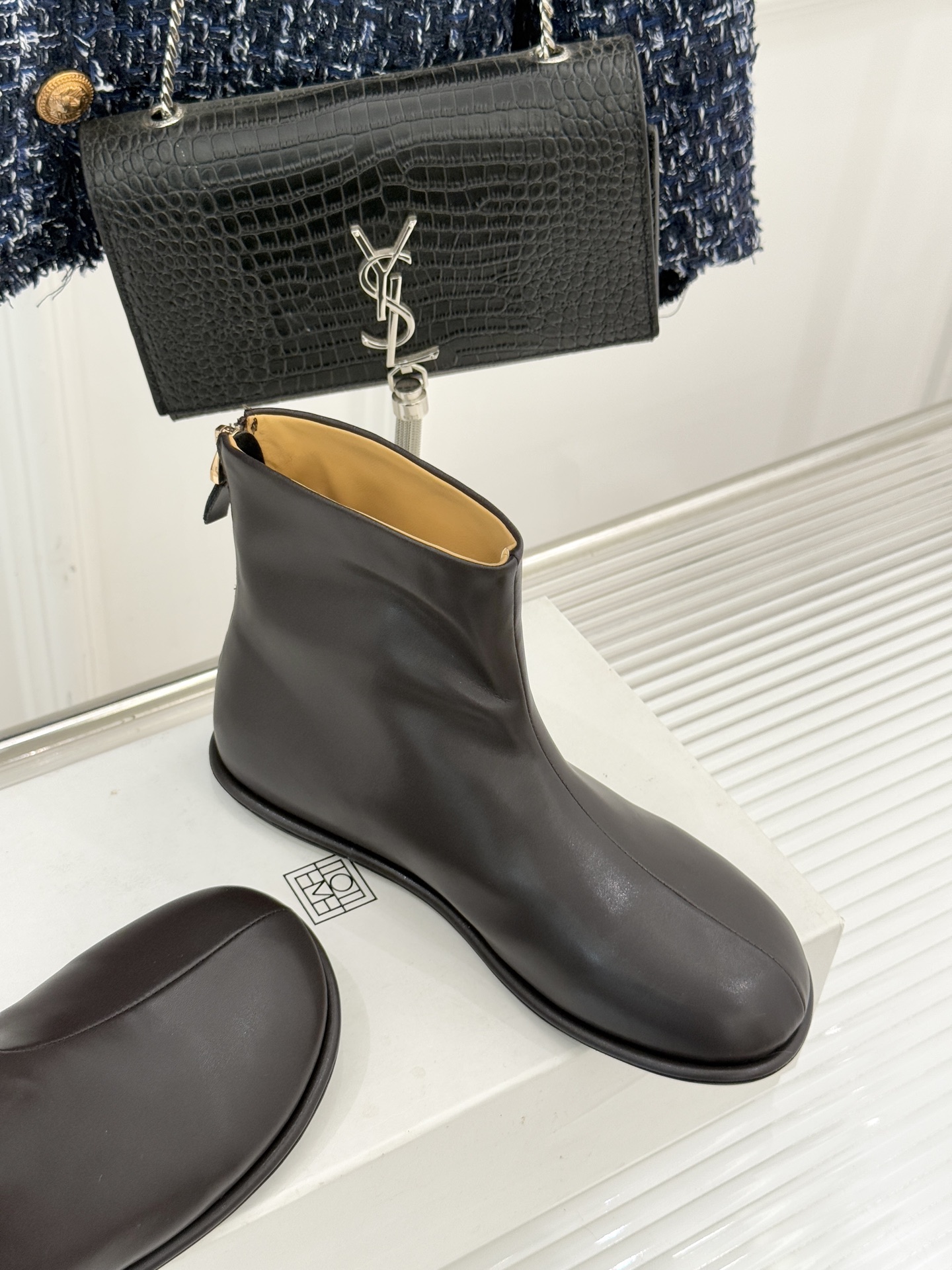 The row 25WF秋冬新品复古平底短靴极简主义的设计风格上脚超级显瘦又舒适日常随心搭配裙子 裤子 