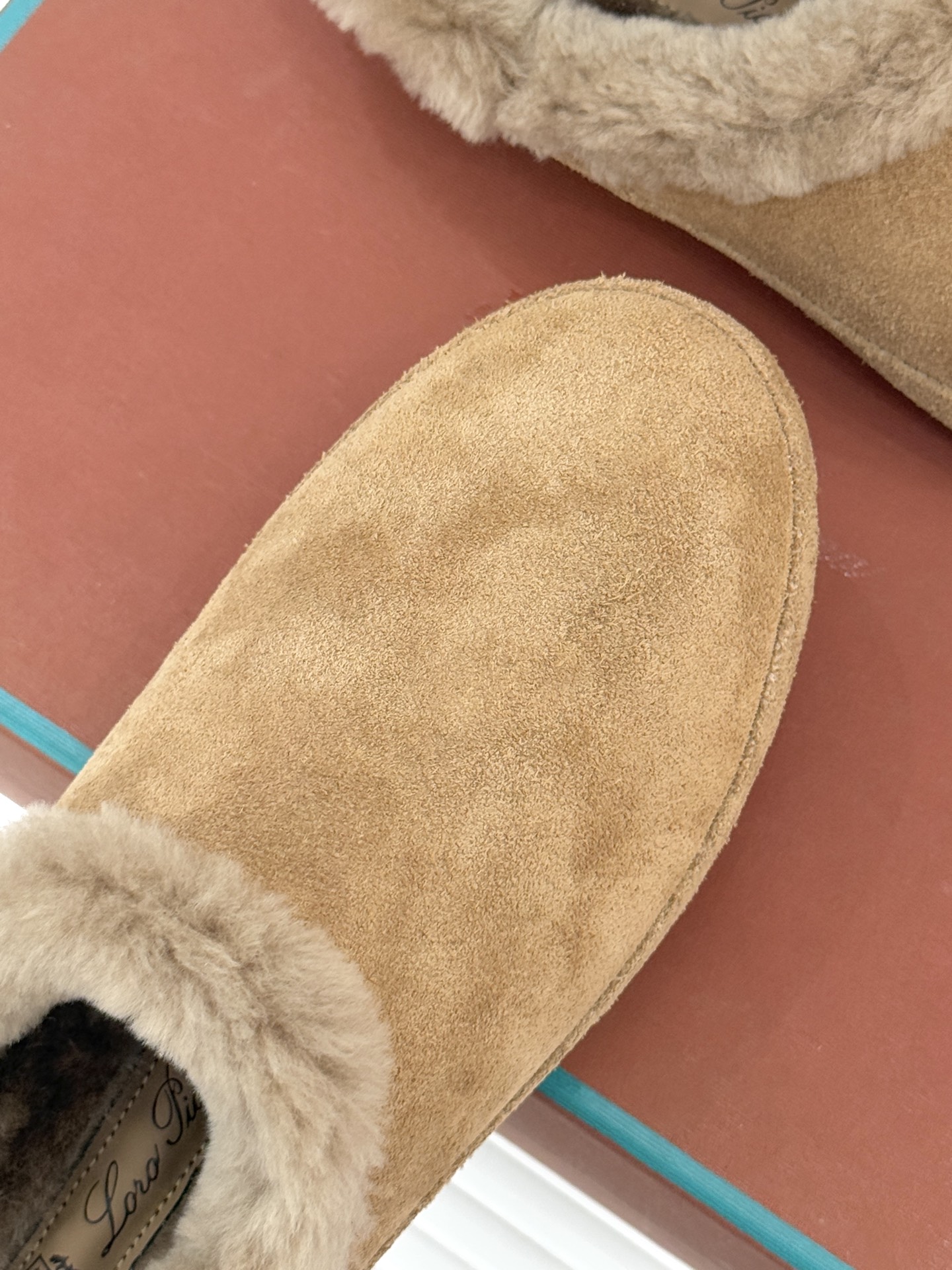 Loro Piana/LP。 25WF新品情侣款复古羊毛休闲半拖当意式慵懒撞上复古风潮，这款半拖便成了日