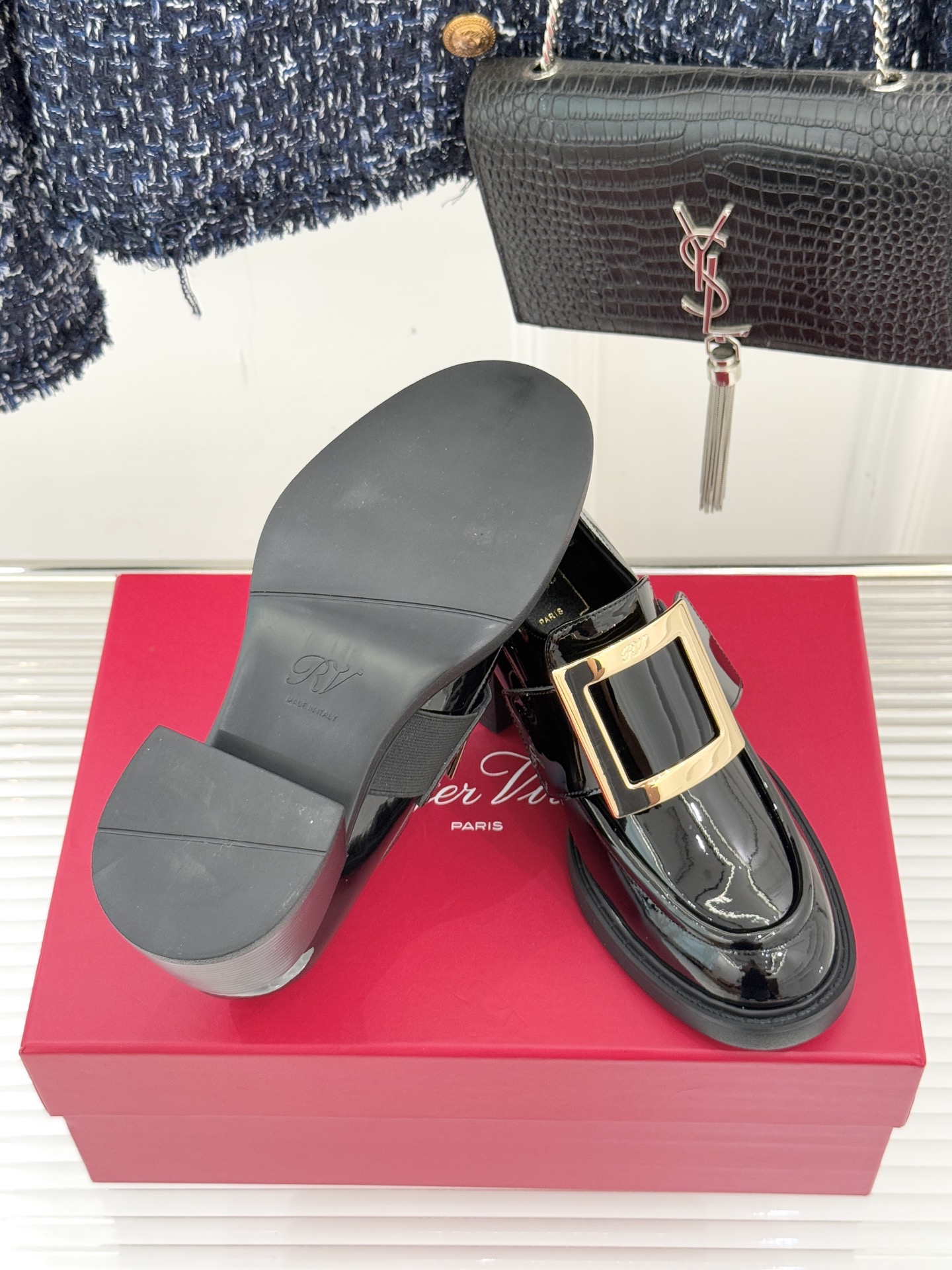 Roger Vivier/ RV25WF新品金属方扣粗跟厚底乐福鞋当半世纪的方扣传奇邂逅现代厚底风潮这款