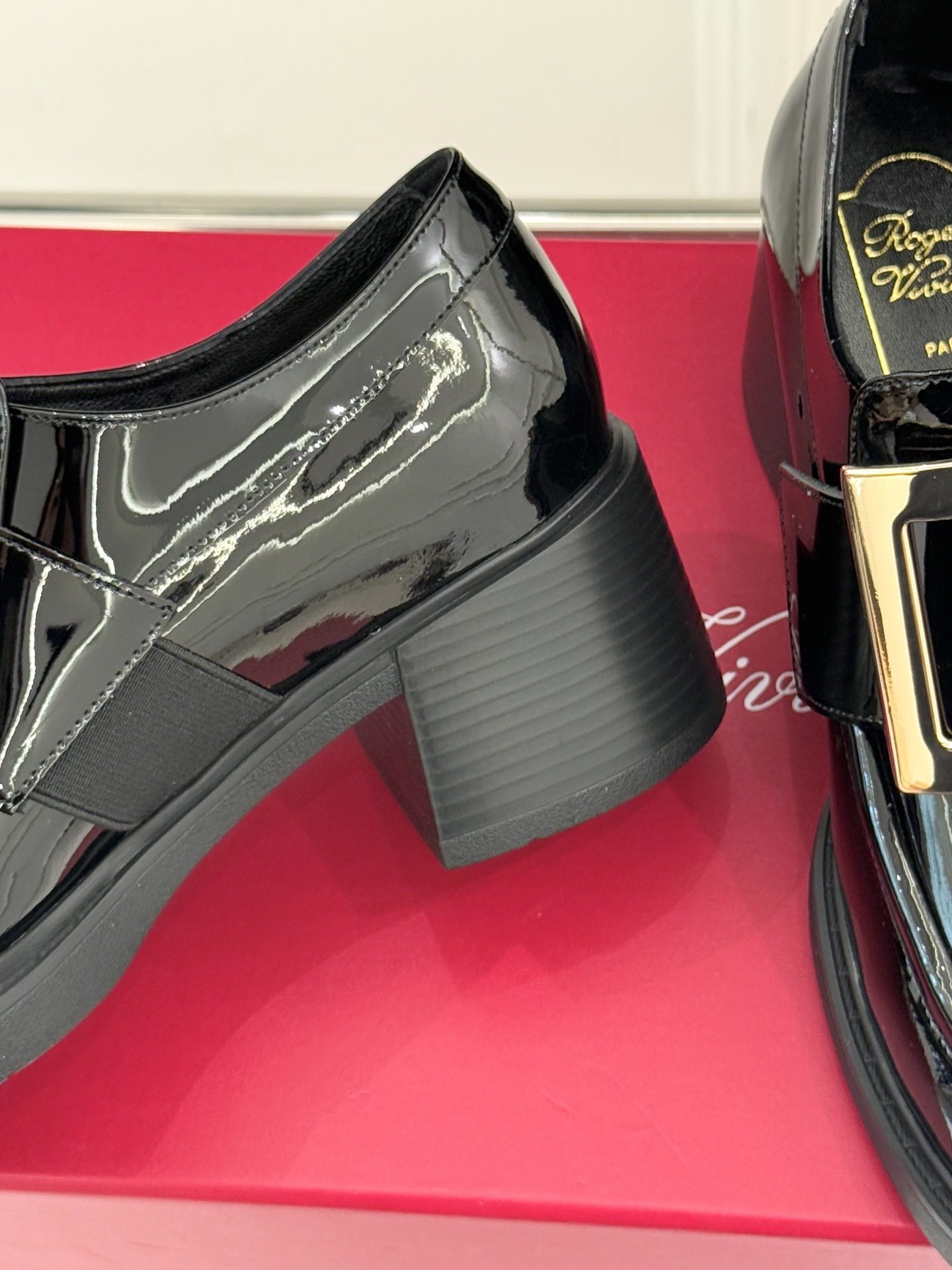 Roger Vivier/ RV25WF新品金属方扣粗跟厚底乐福鞋当半世纪的方扣传奇邂逅现代厚底风潮这款