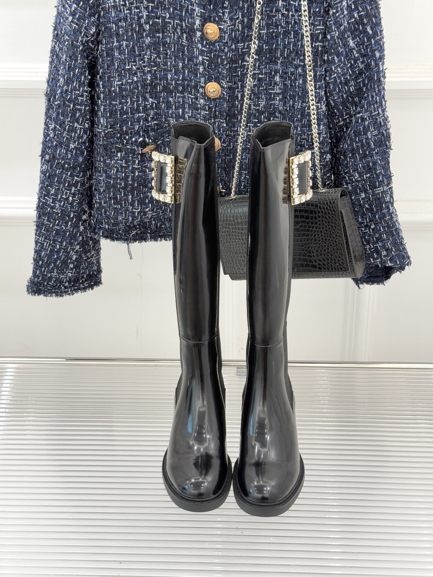 Roger vivier | RV25WF新品水钻方扣粗跟切尔西靴当法式经典邂逅切尔西靴的利落廓形这款靴