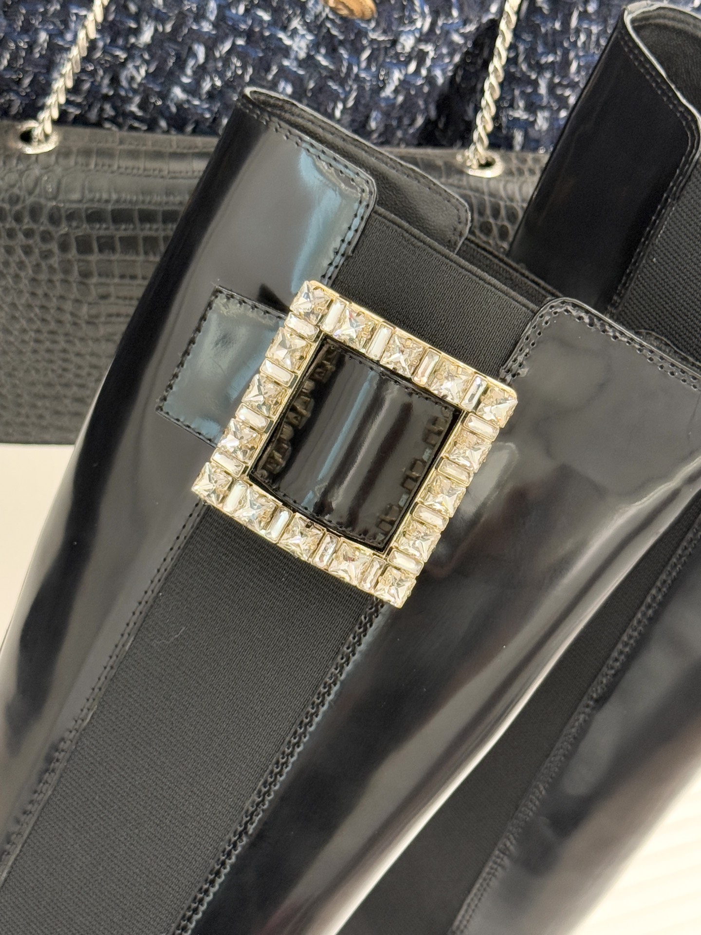 Roger vivier | RV25WF新品水钻方扣粗跟切尔西靴当法式经典邂逅切尔西靴的利落廓形这款靴