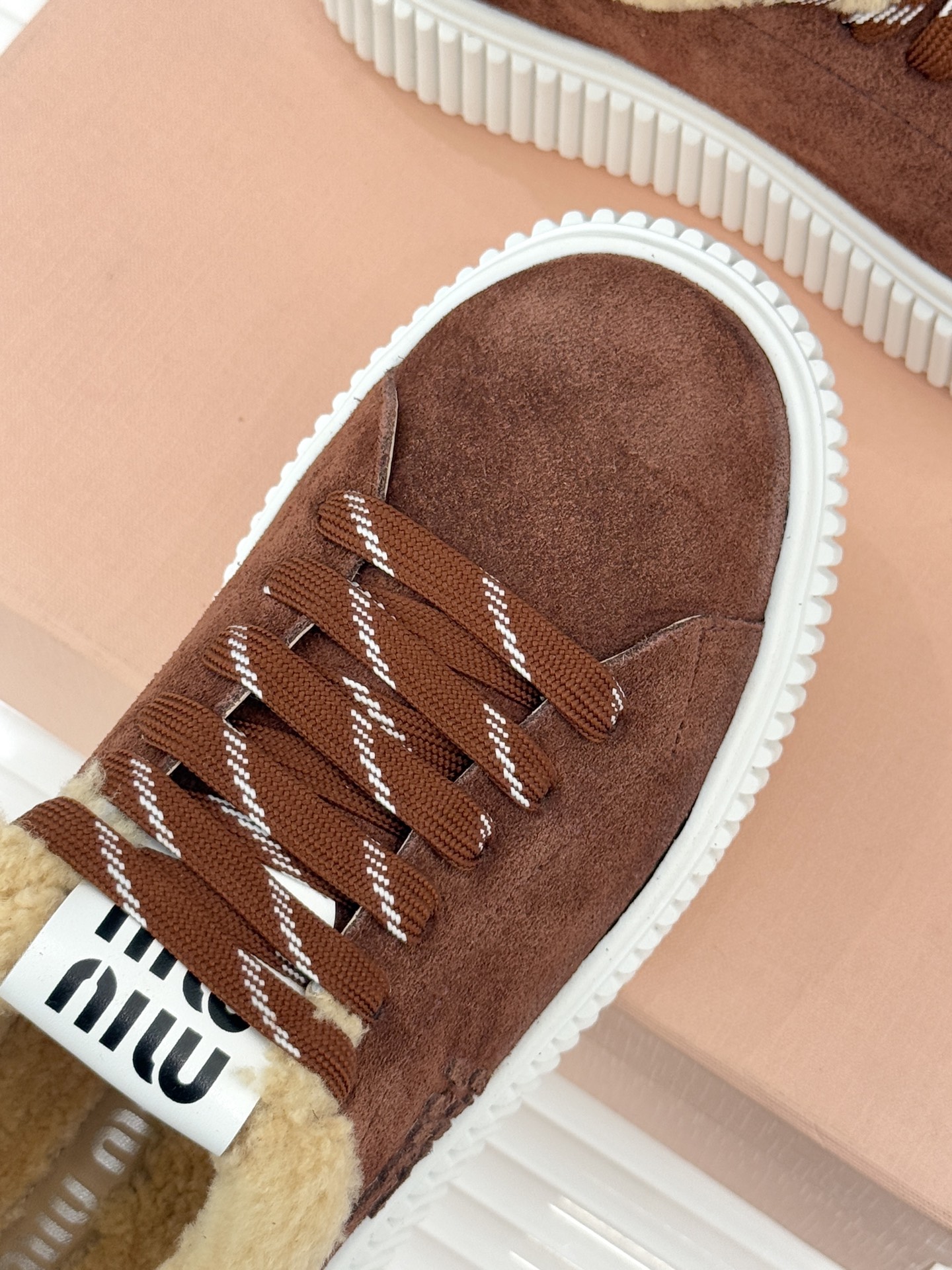 Miu Miu/缪缪25WF新品羊毛休闲厚底饼干鞋 当羊毛的暖糯邂逅饼干鞋的复古基因这双饼干鞋鞋便成了甜