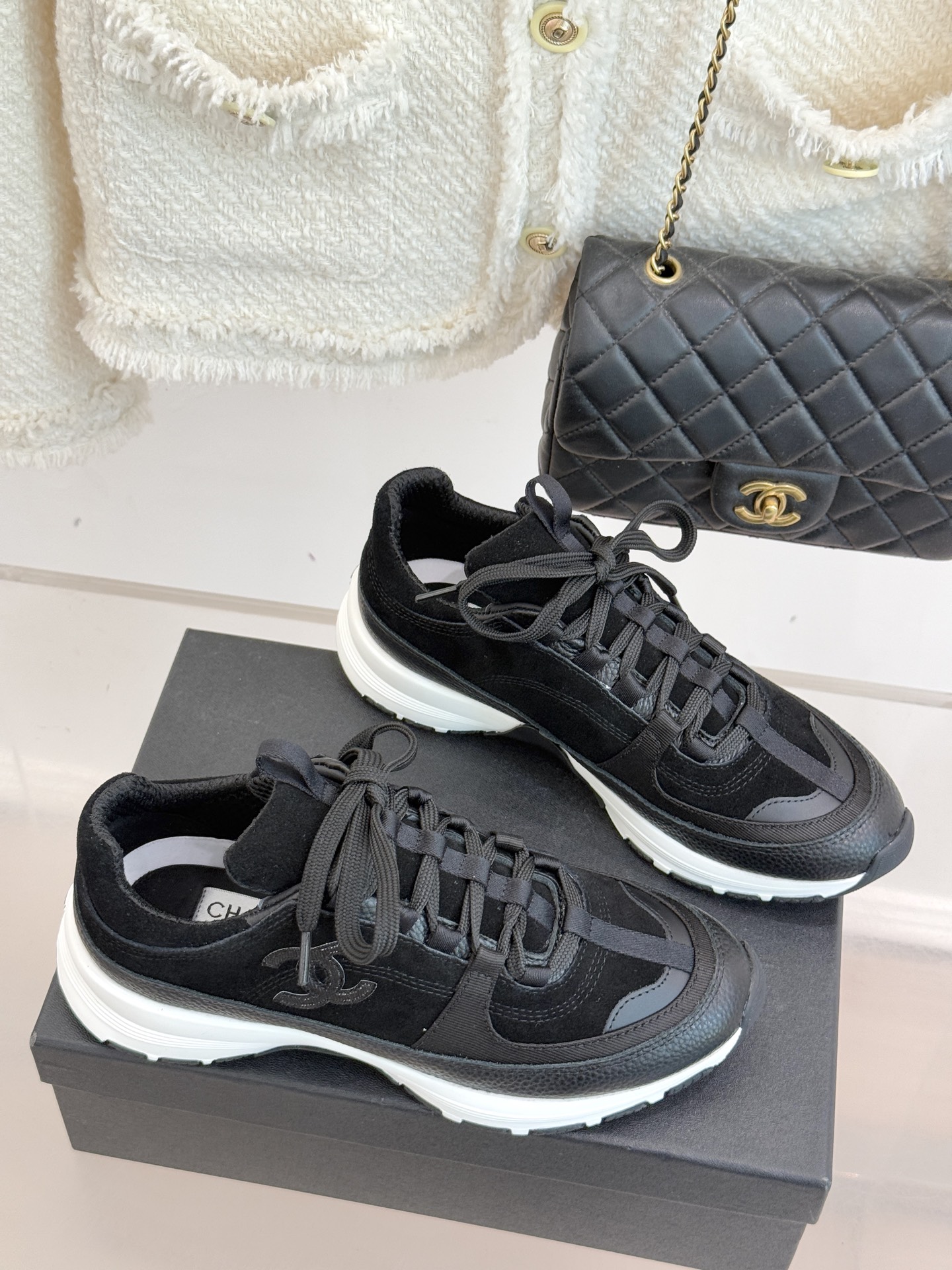 CHANE* ｜小香25A新品运动鞋时尚圈又双叒被香奈儿拿捏住了！就成了各路时髦精的心头好标志性的双C标