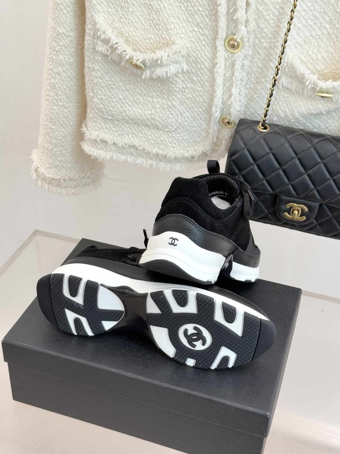 CHANE* ｜小香25A新品运动鞋时尚圈又双叒被香奈儿拿捏住了！就成了各路时髦精的心头好标志性的双C标