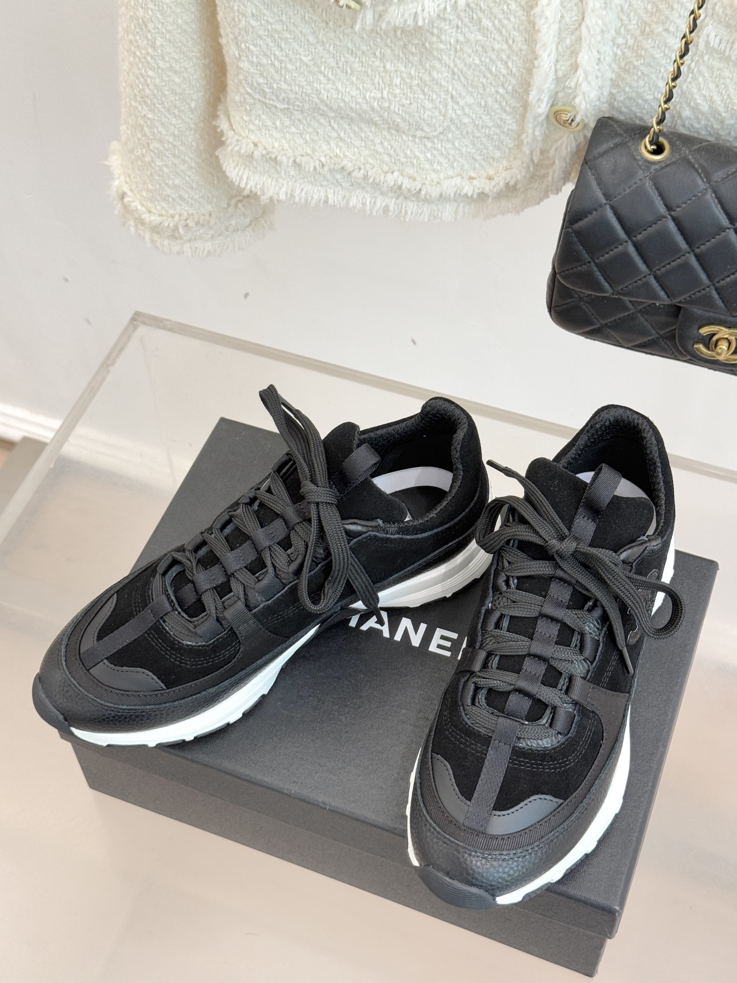 CHANE* ｜小香25A新品运动鞋时尚圈又双叒被香奈儿拿捏住了！就成了各路时髦精的心头好标志性的双C标