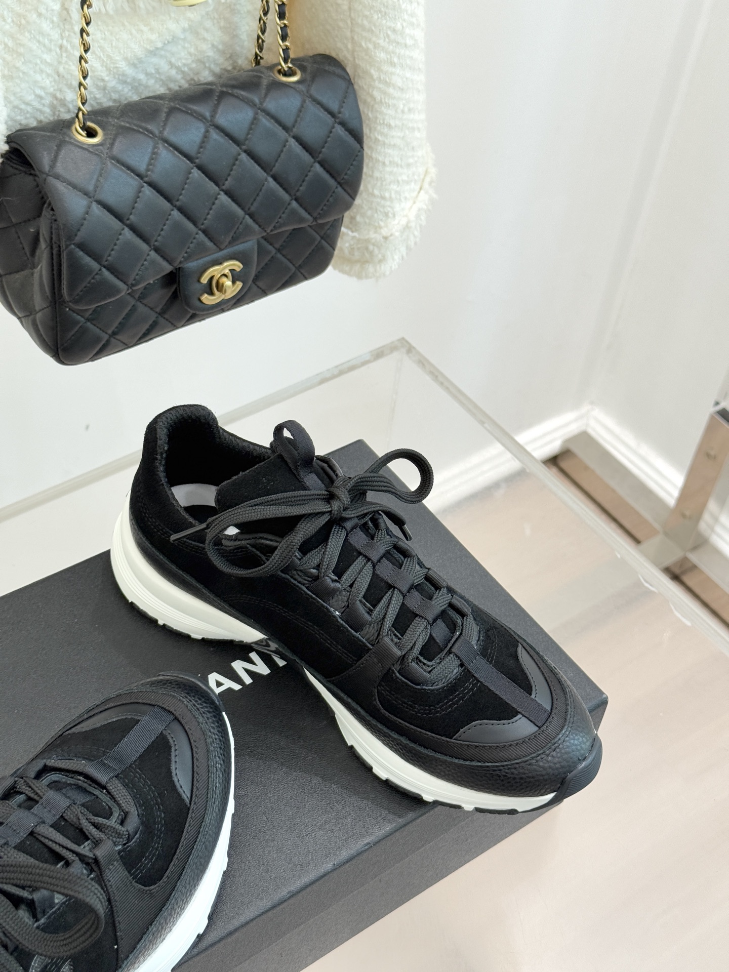 CHANE* ｜小香25A新品运动鞋时尚圈又双叒被香奈儿拿捏住了！就成了各路时髦精的心头好标志性的双C标