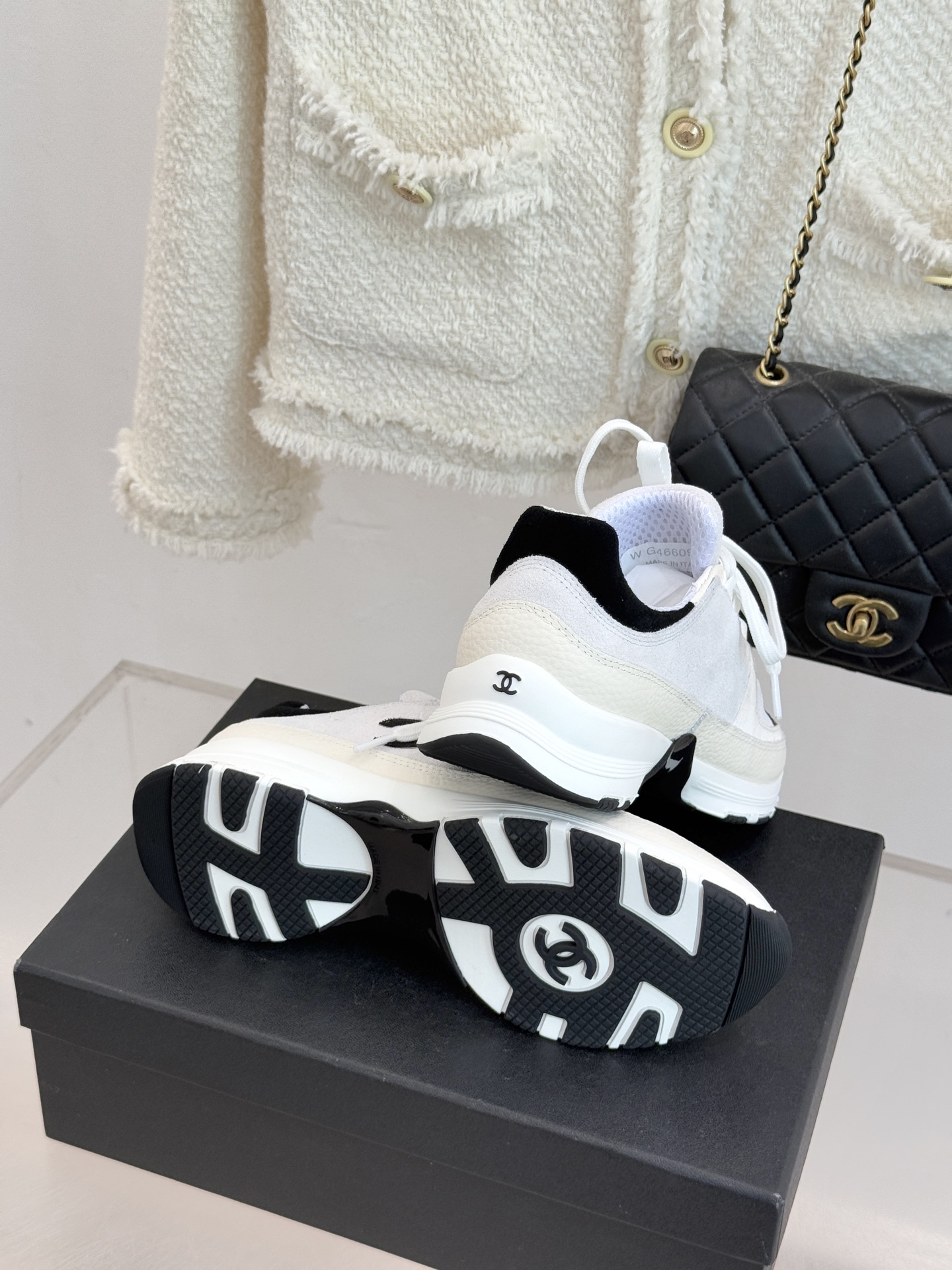 CHANE* ｜小香25A新品运动鞋时尚圈又双叒被香奈儿拿捏住了！就成了各路时髦精的心头好标志性的双C标