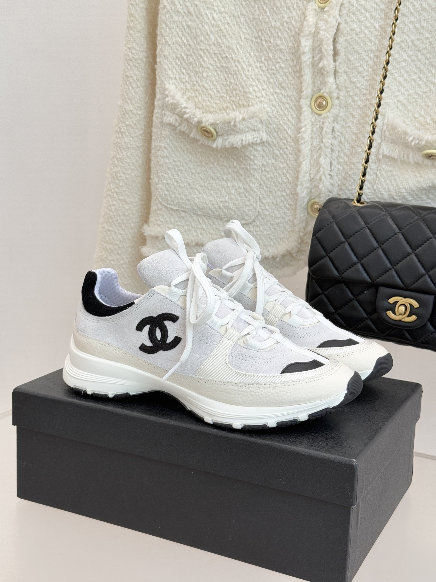 CHANE* ｜小香25A新品运动鞋时尚圈又双叒被香奈儿拿捏住了！就成了各路时髦精的心头好标志性的双C标