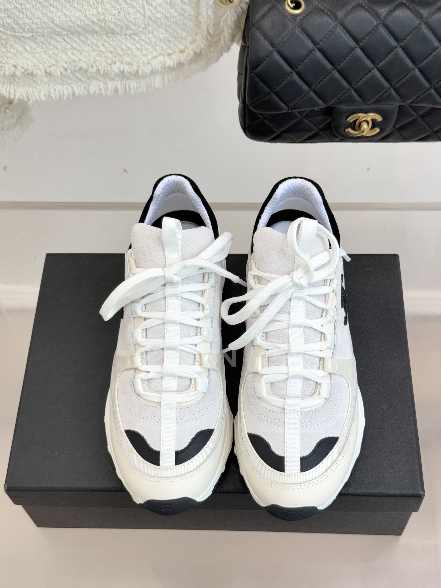 CHANE* ｜小香25A新品运动鞋时尚圈又双叒被香奈儿拿捏住了！就成了各路时髦精的心头好标志性的双C标