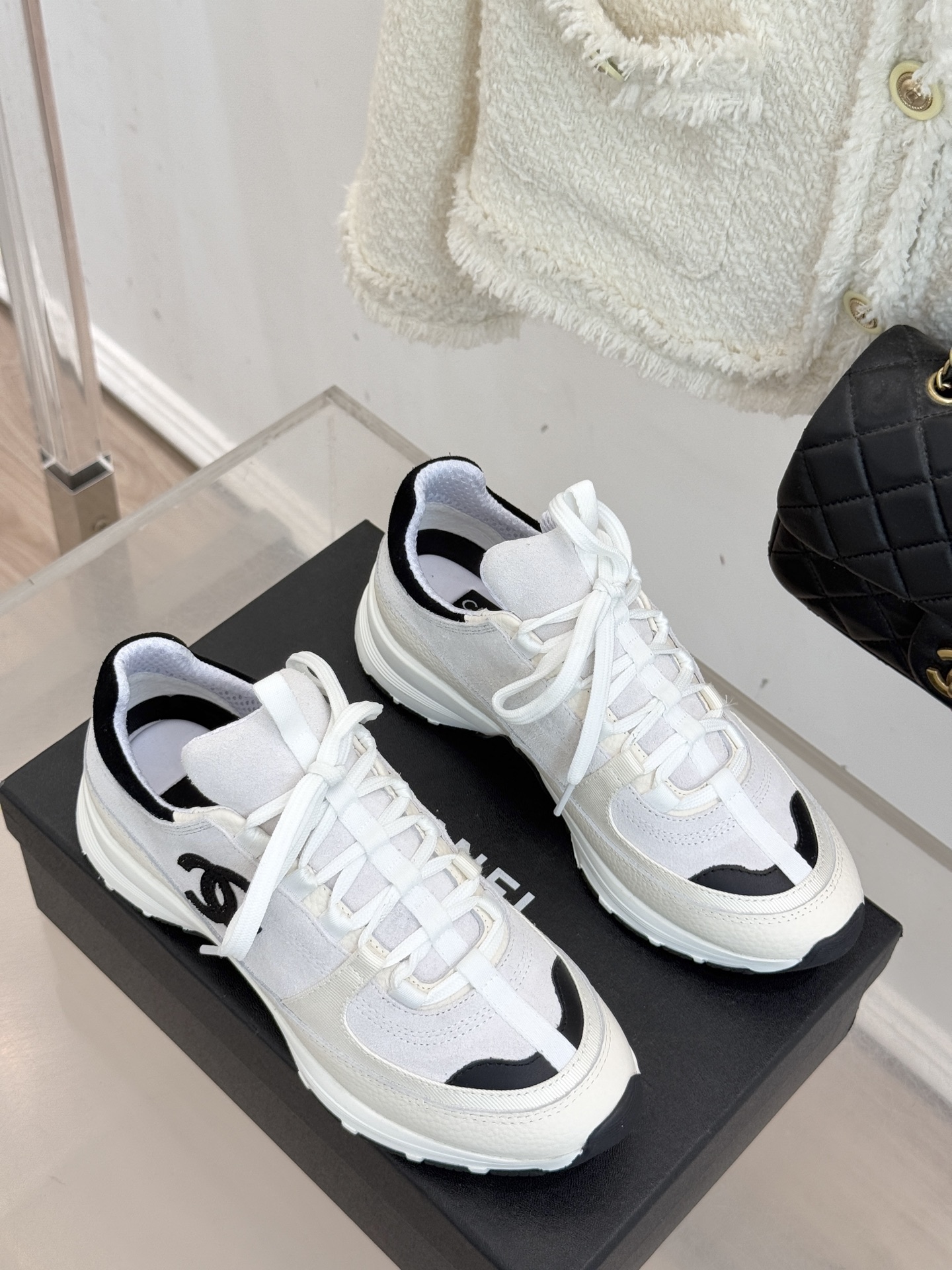 CHANE* ｜小香25A新品运动鞋时尚圈又双叒被香奈儿拿捏住了！就成了各路时髦精的心头好标志性的双C标