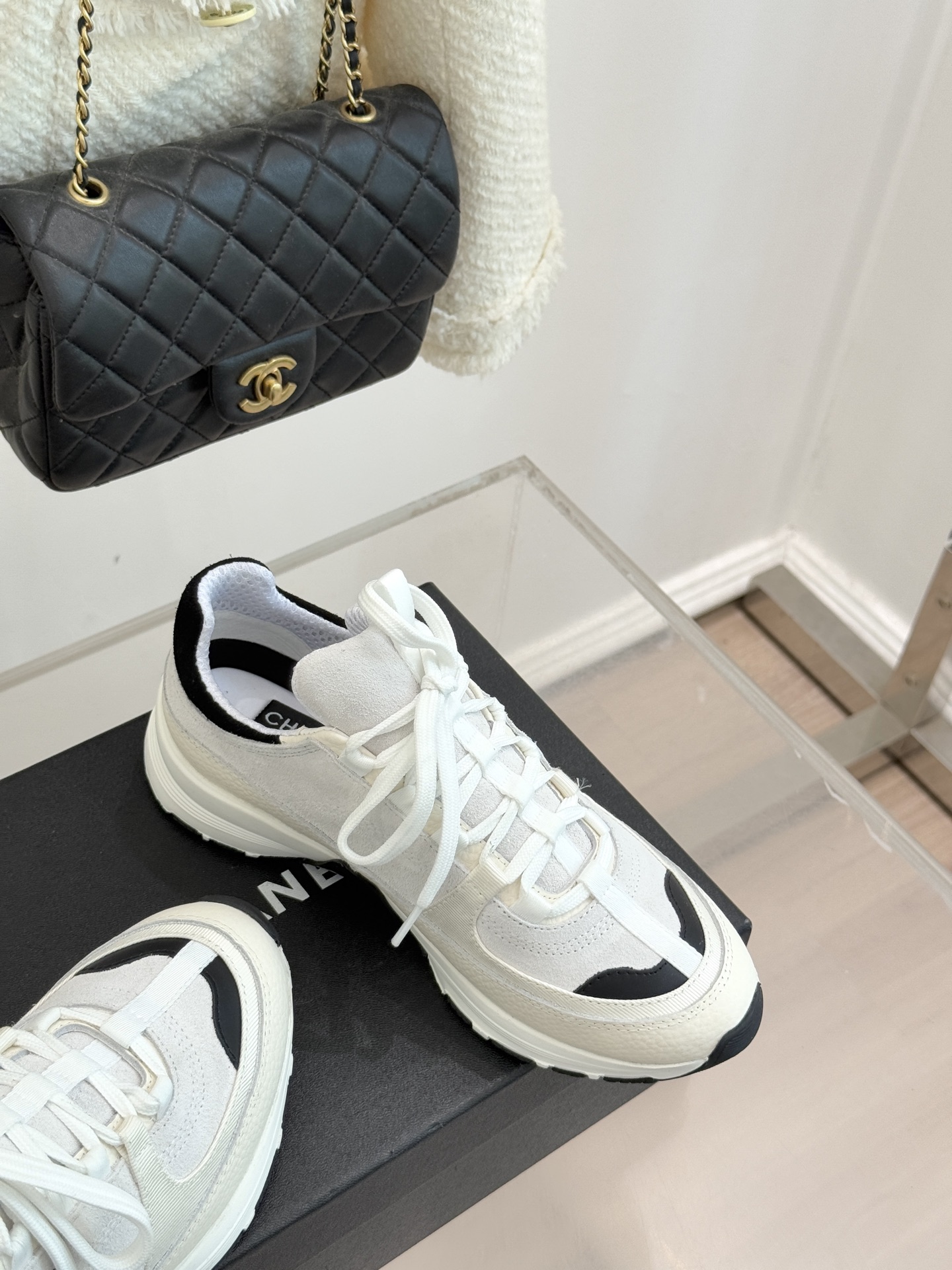 CHANE* ｜小香25A新品运动鞋时尚圈又双叒被香奈儿拿捏住了！就成了各路时髦精的心头好标志性的双C标