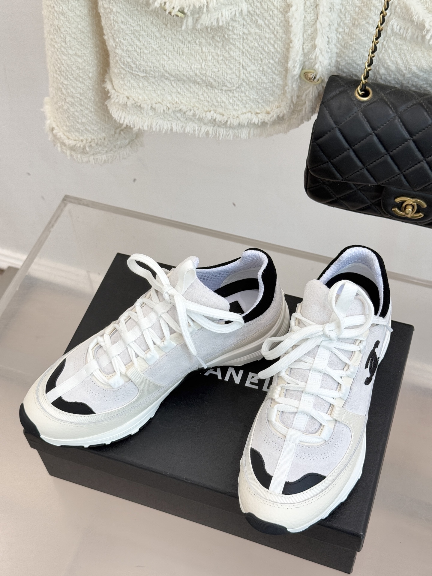 CHANE* ｜小香25A新品运动鞋时尚圈又双叒被香奈儿拿捏住了！就成了各路时髦精的心头好标志性的双C标