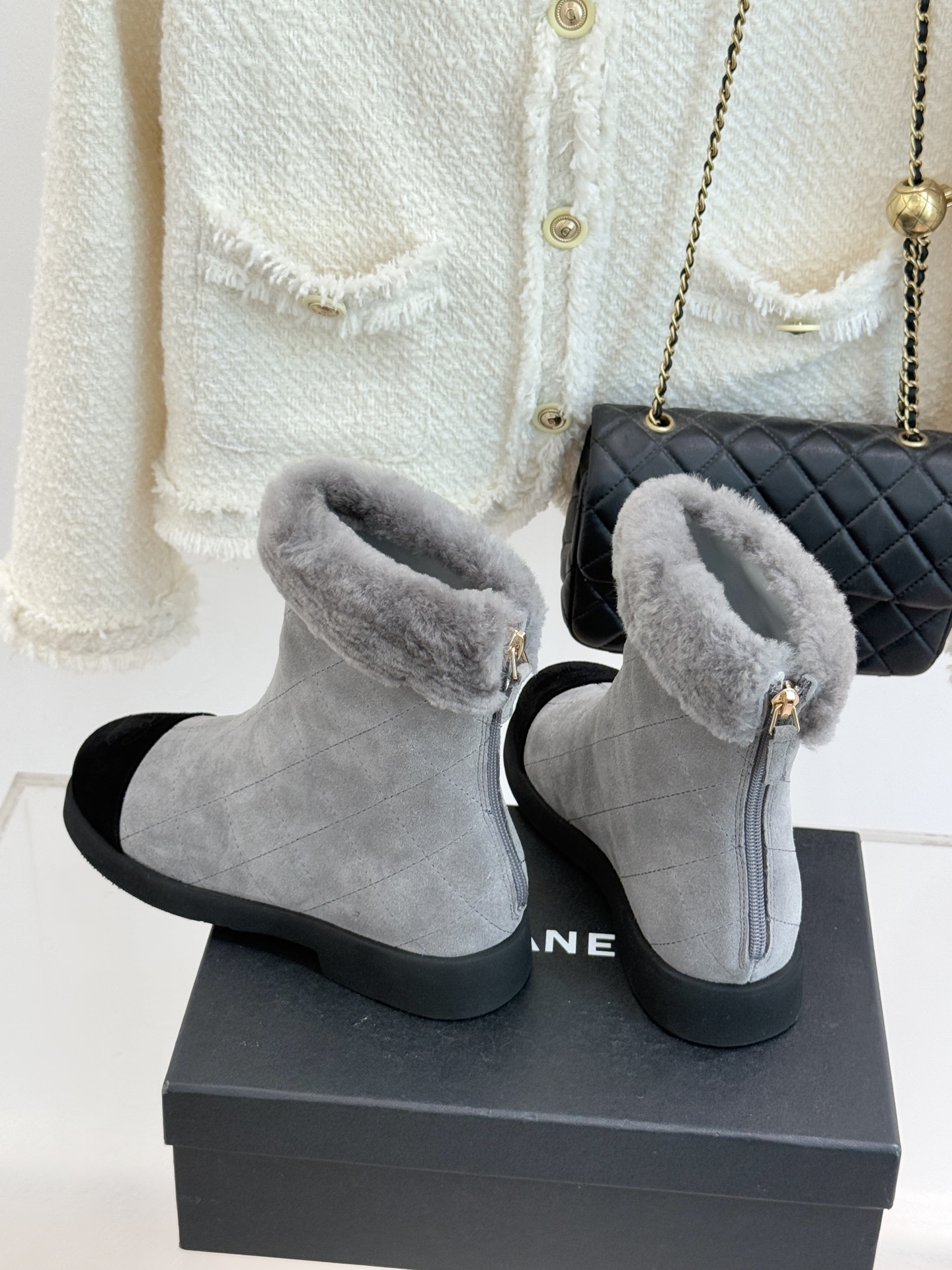 CHANE*｜小香 25K双C拼色菱格毛毛雪地靴当小香25K系列的创新基因邂逅冬日暖意双C拼色毛毛雪地靴