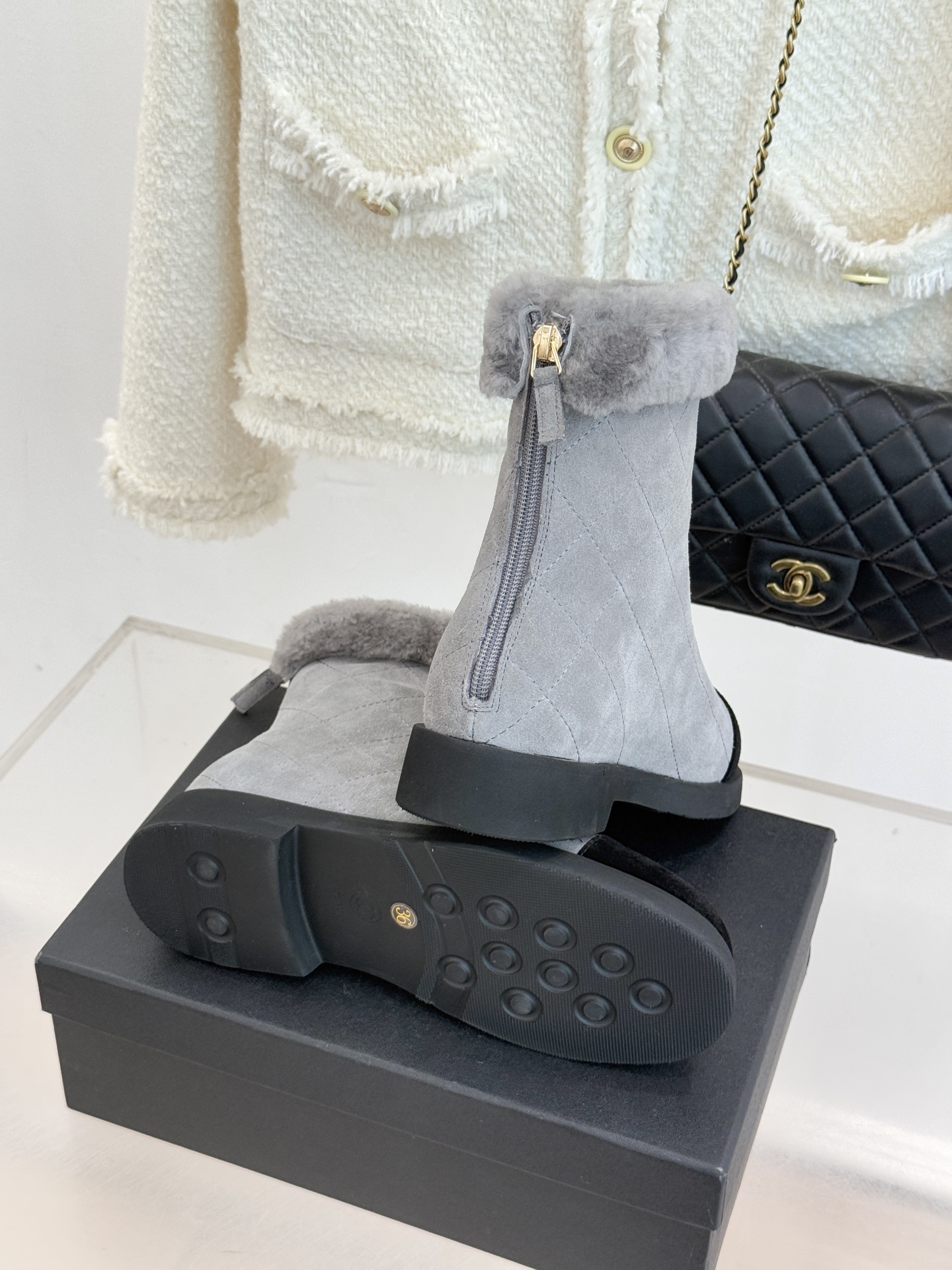 CHANE*｜小香 25K双C拼色菱格毛毛雪地靴当小香25K系列的创新基因邂逅冬日暖意双C拼色毛毛雪地靴