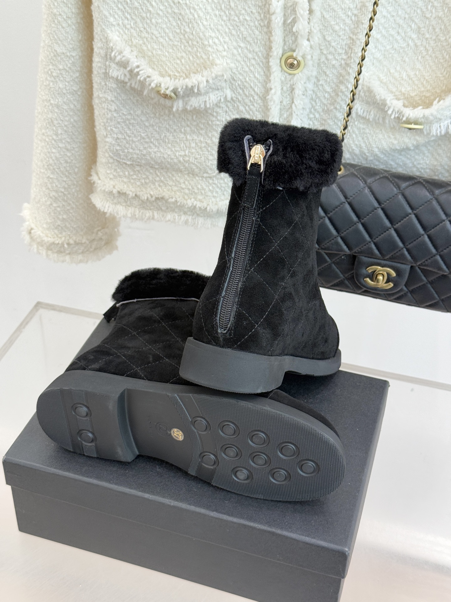 CHANE*｜小香 25K双C拼色菱格毛毛雪地靴当小香25K系列的创新基因邂逅冬日暖意双C拼色毛毛雪地靴