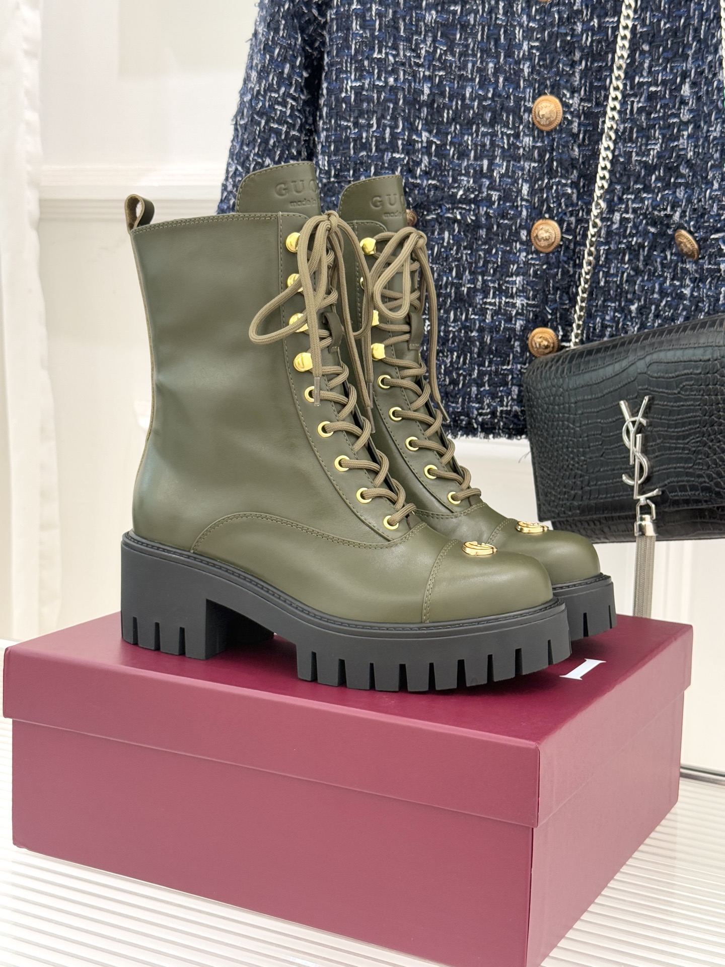 Gucci/古驰经典双G金属标厚底马丁靴短靴当经典靴型邂逅品牌基因这双短靴为冬日穿搭注入复古与锋芒。鞋头