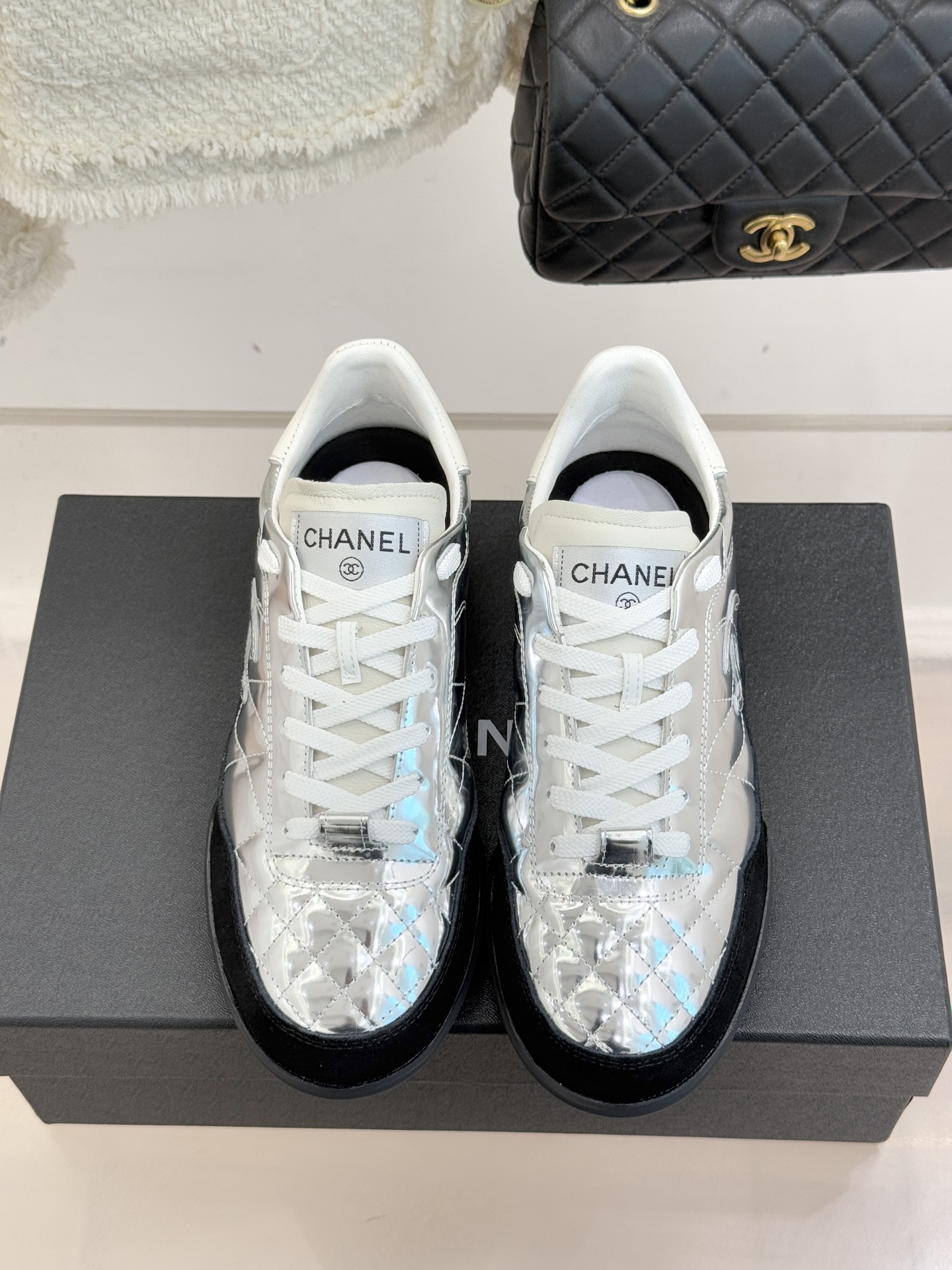 CHANE*｜小香经典菱格复古休闲鞋运动鞋⚠️经典菱格羊皮与复古结合鞋型要比其它运动鞋更秀气大大的鞋舌是