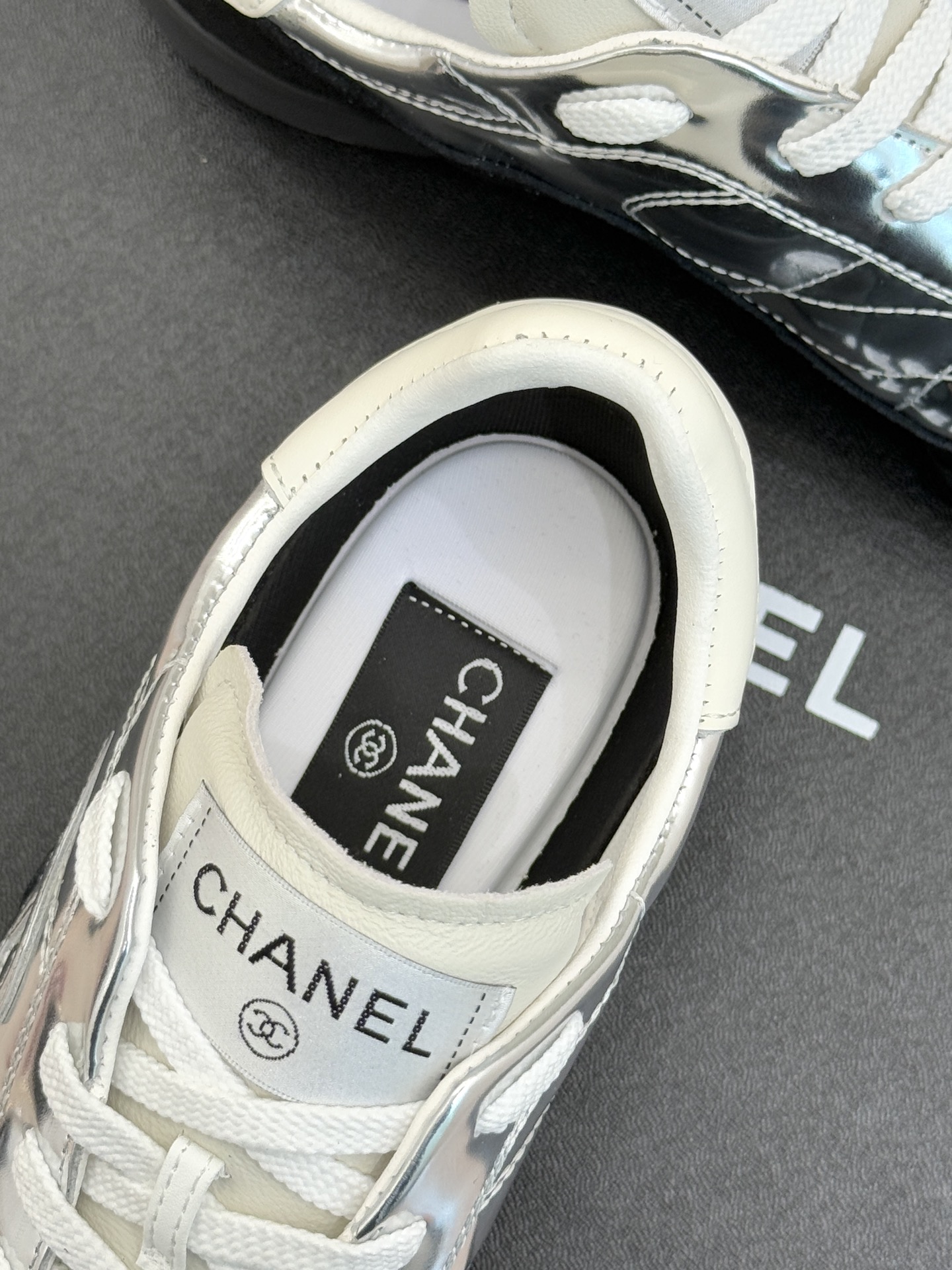 CHANE*｜小香经典菱格复古休闲鞋运动鞋⚠️经典菱格羊皮与复古结合鞋型要比其它运动鞋更秀气大大的鞋舌是