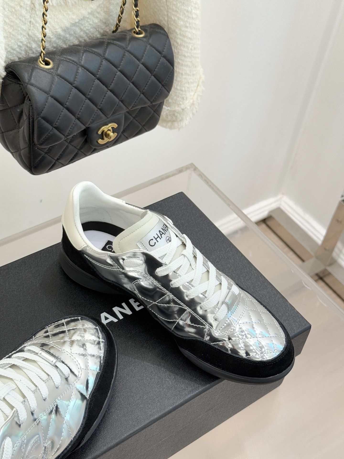 CHANE*｜小香经典菱格复古休闲鞋运动鞋⚠️经典菱格羊皮与复古结合鞋型要比其它运动鞋更秀气大大的鞋舌是