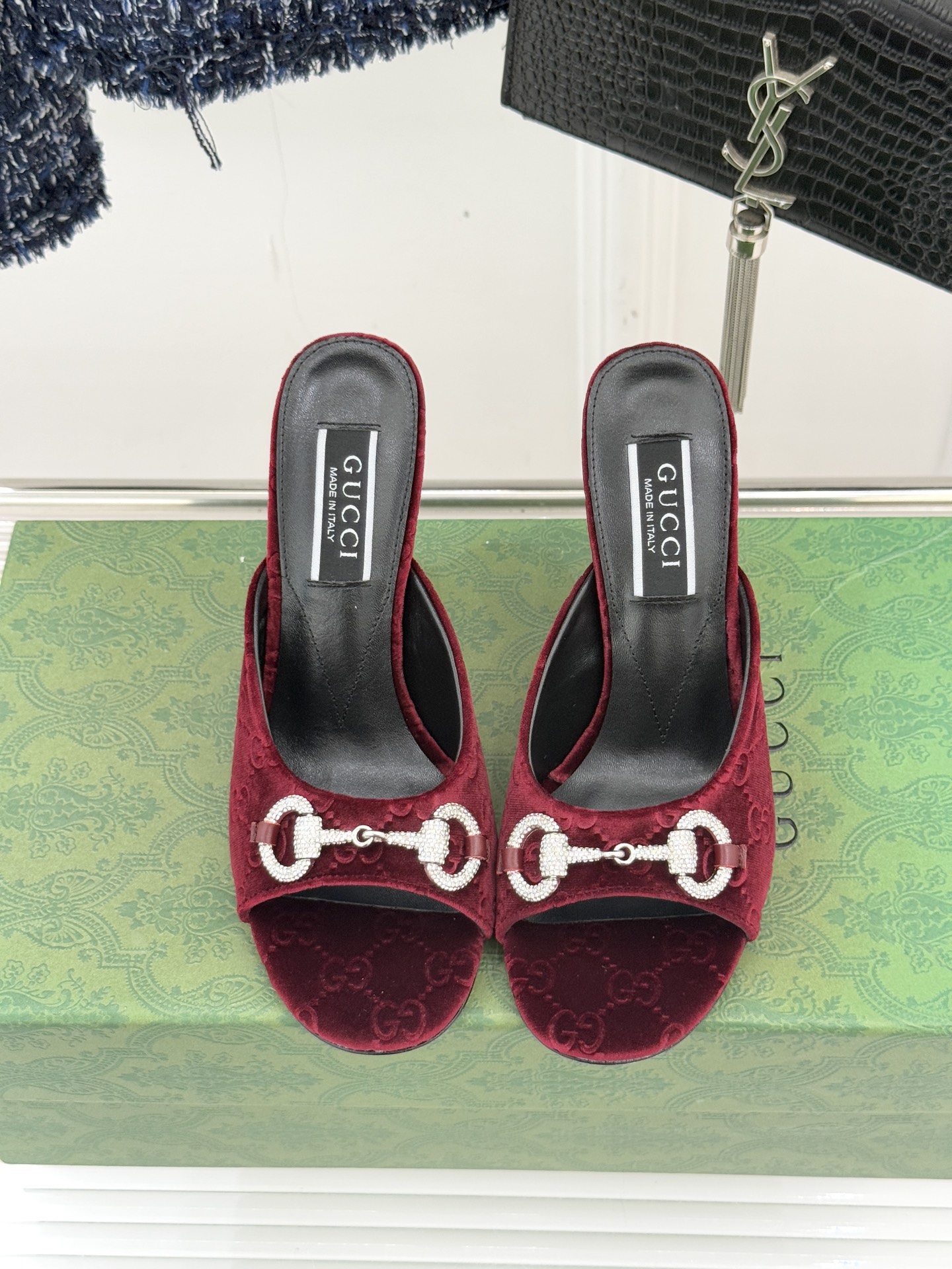 Gucci/古驰25WF新品水钻马衔扣鱼嘴高跟拖鞋以时光为经纬 以自由为针线将品牌「随性的华美」具象为足