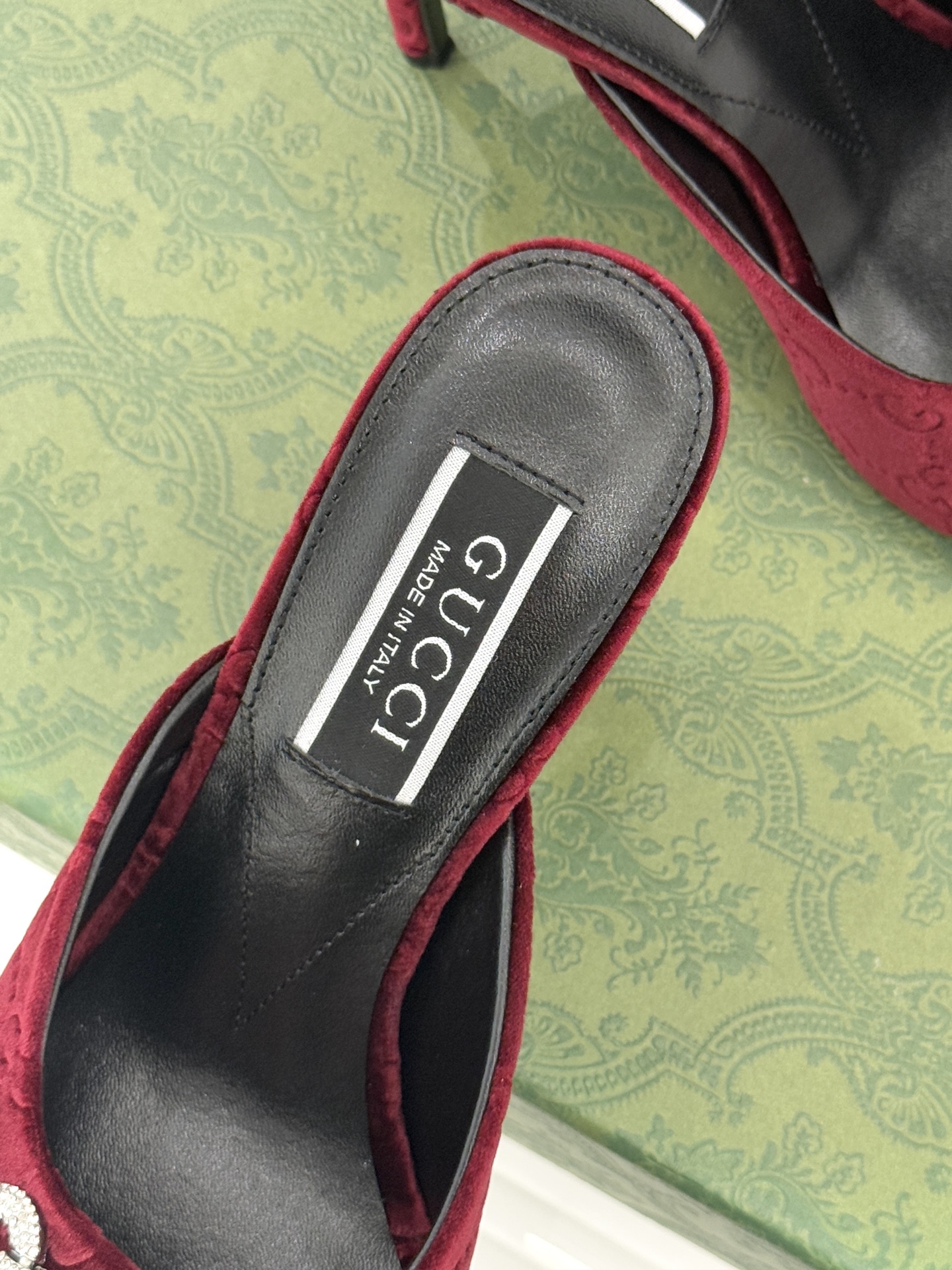 Gucci/古驰25WF新品水钻马衔扣鱼嘴高跟拖鞋以时光为经纬 以自由为针线将品牌「随性的华美」具象为足