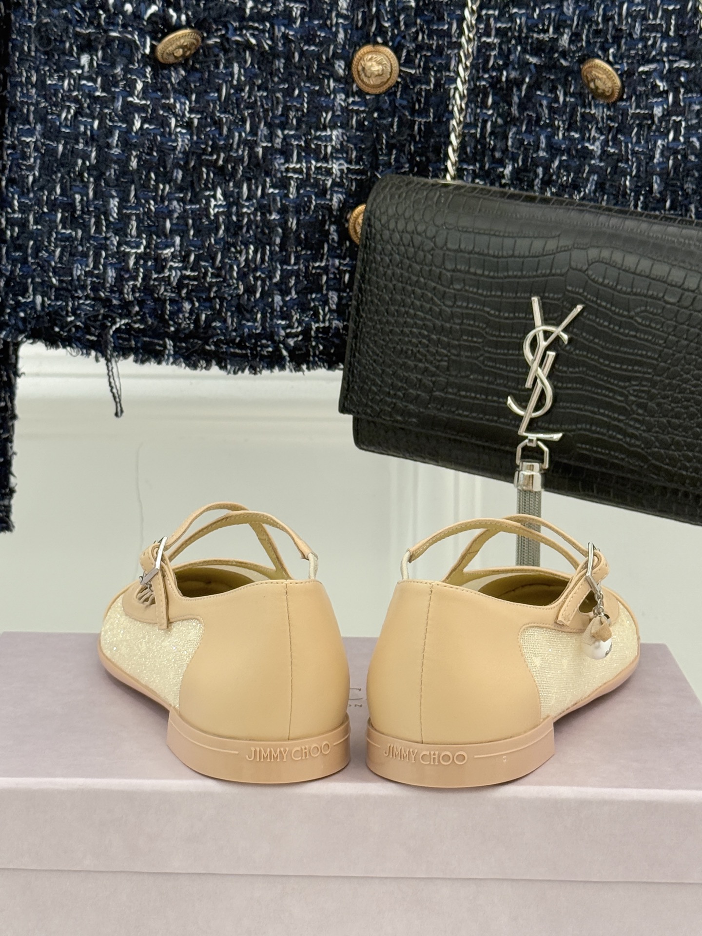 Jimmy Choo/吉米周JC经典交叉带水钻网纱平底玛丽珍鞋回溯千禧热潮 定格精致锋芒以品牌标志性奢华