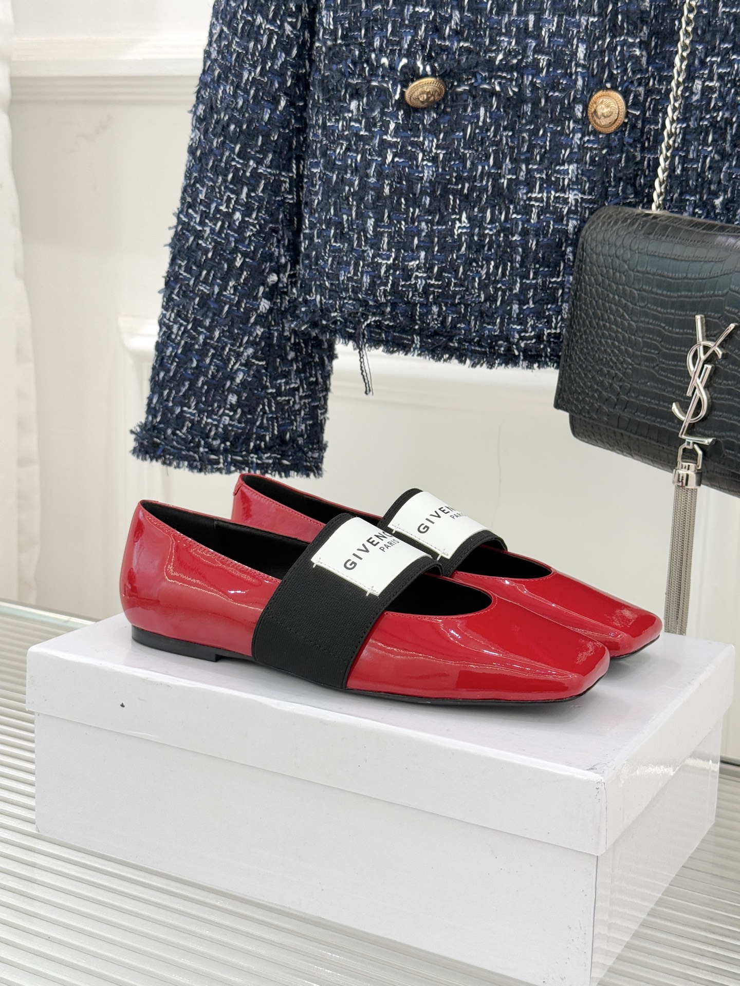 GIVENCHY/纪梵希25WF新品字母弹力带方头平底玛丽珍鞋回溯高级定制本源 重塑日常优雅范式。将品牌