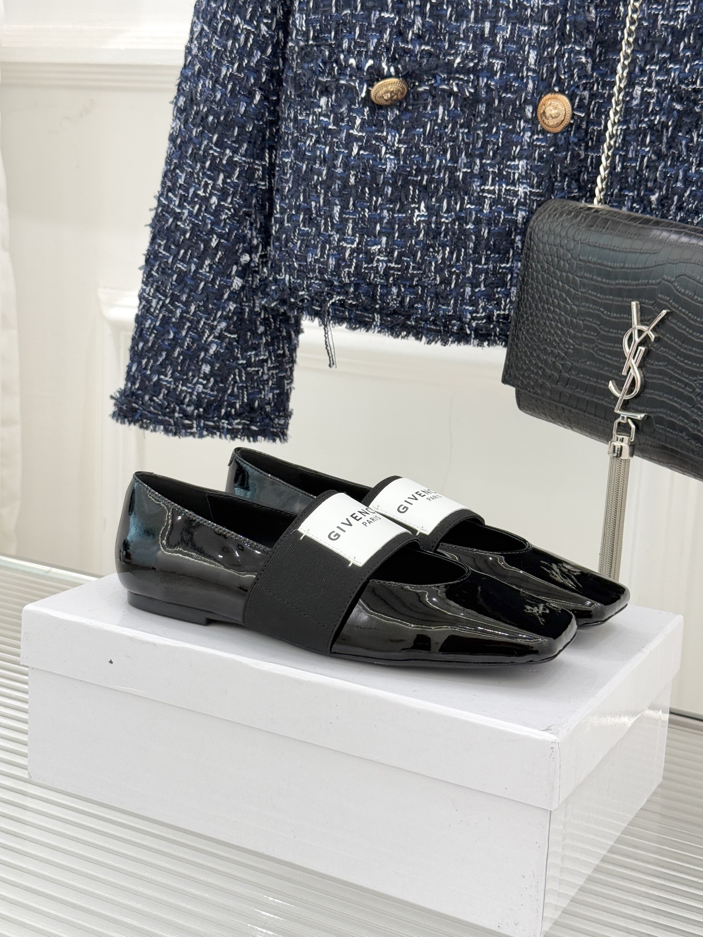 GIVENCHY/纪梵希25WF新品字母弹力带方头平底玛丽珍鞋回溯高级定制本源 重塑日常优雅范式。将品牌