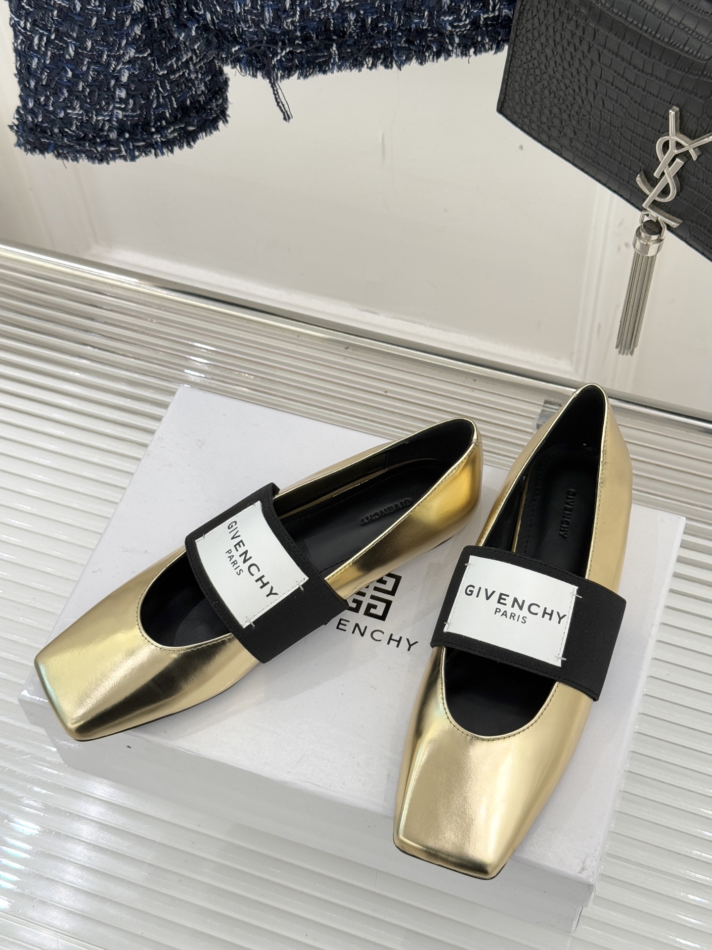 GIVENCHY/纪梵希25WF新品字母弹力带方头平底玛丽珍鞋回溯高级定制本源 重塑日常优雅范式。将品牌