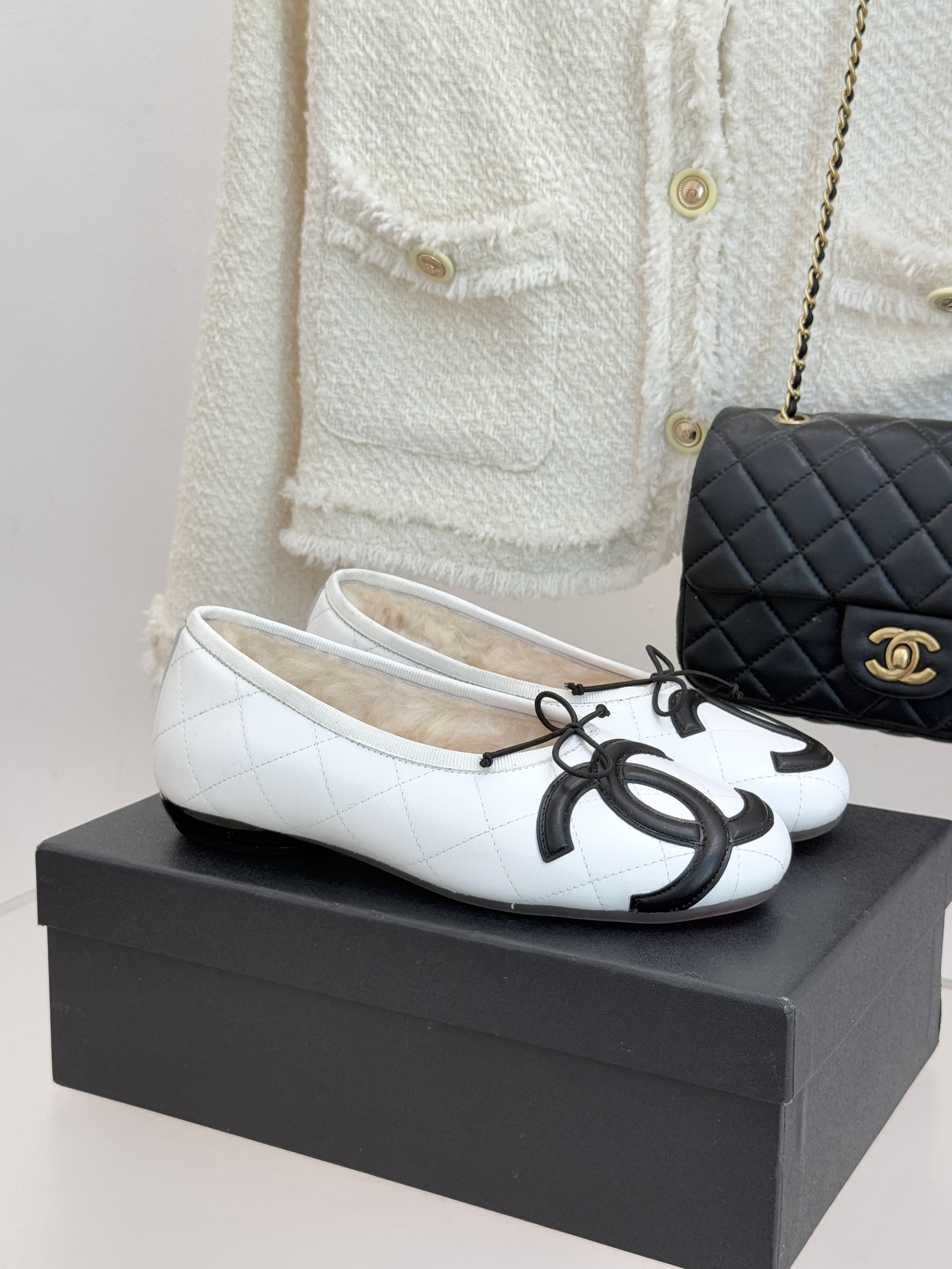 CHANE*｜小香经典中古羊毛菱格蝴蝶结芭蕾舞鞋当菱格纹的密码邂逅芭蕾的灵动这双单鞋便成了穿越时光的优雅