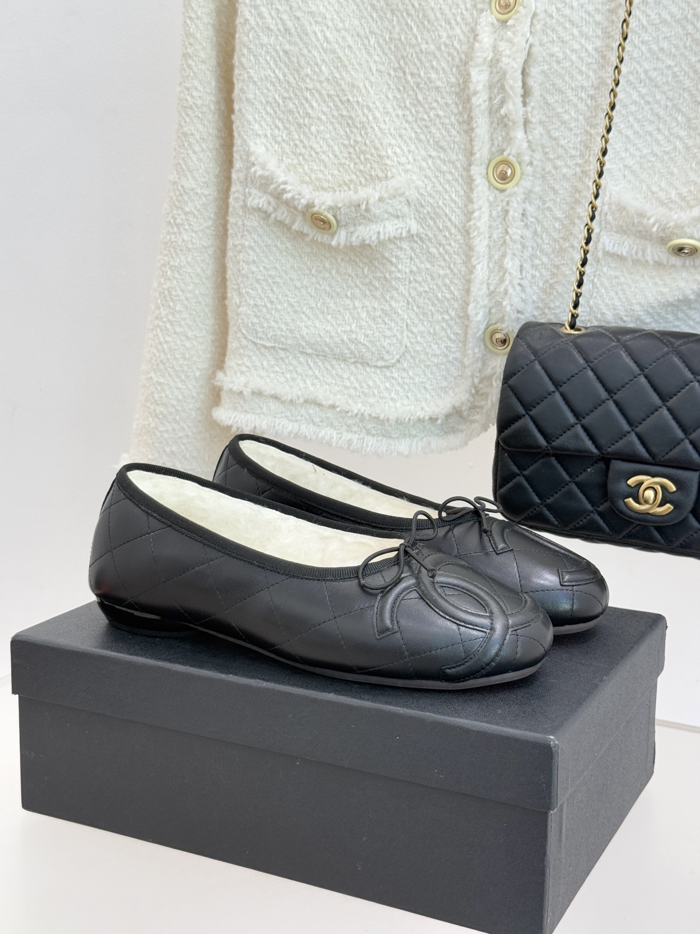 CHANE*｜小香经典中古羊毛菱格蝴蝶结芭蕾舞鞋当菱格纹的密码邂逅芭蕾的灵动这双单鞋便成了穿越时光的优雅