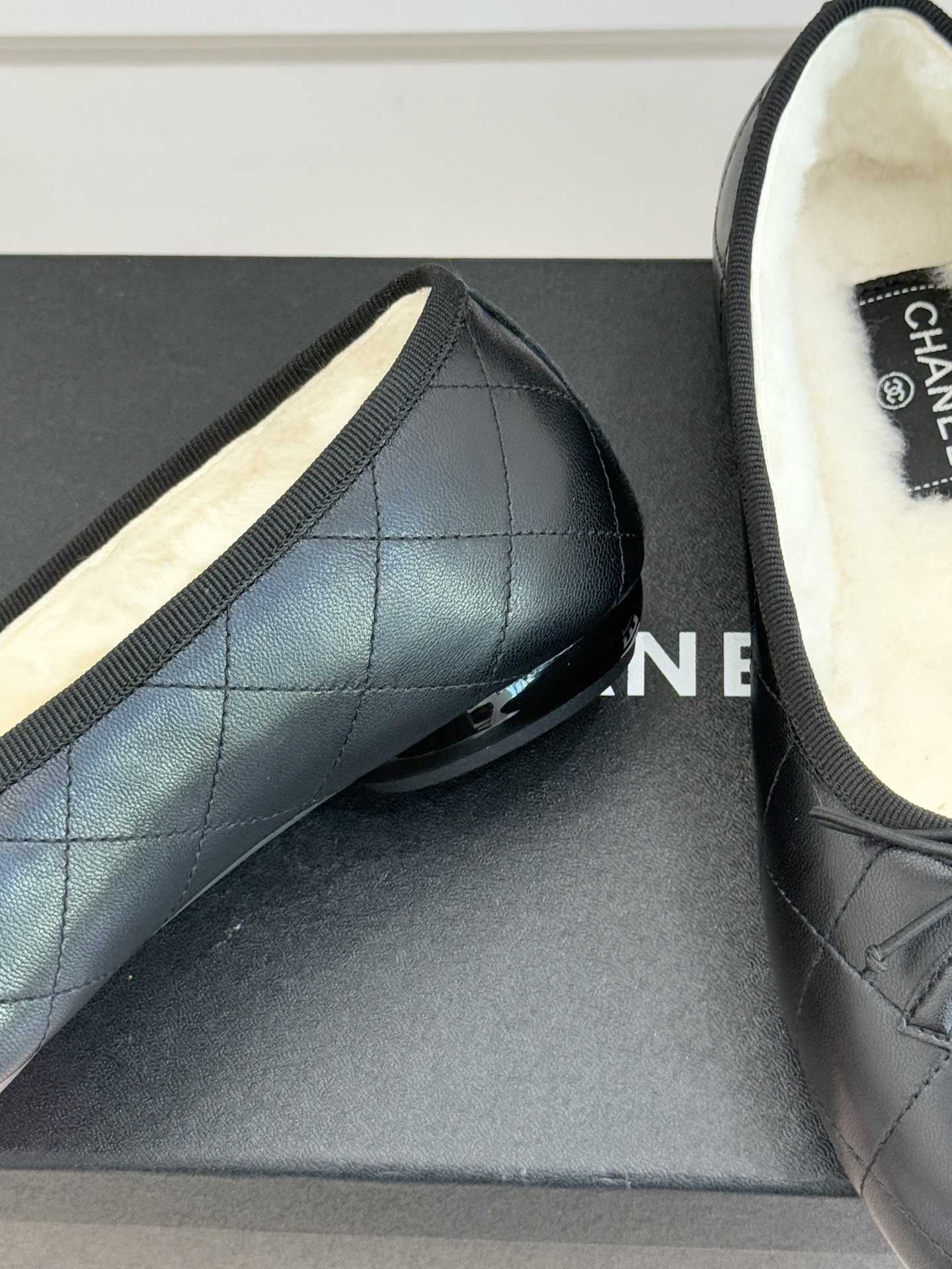 CHANE*｜小香经典中古羊毛菱格蝴蝶结芭蕾舞鞋当菱格纹的密码邂逅芭蕾的灵动这双单鞋便成了穿越时光的优雅