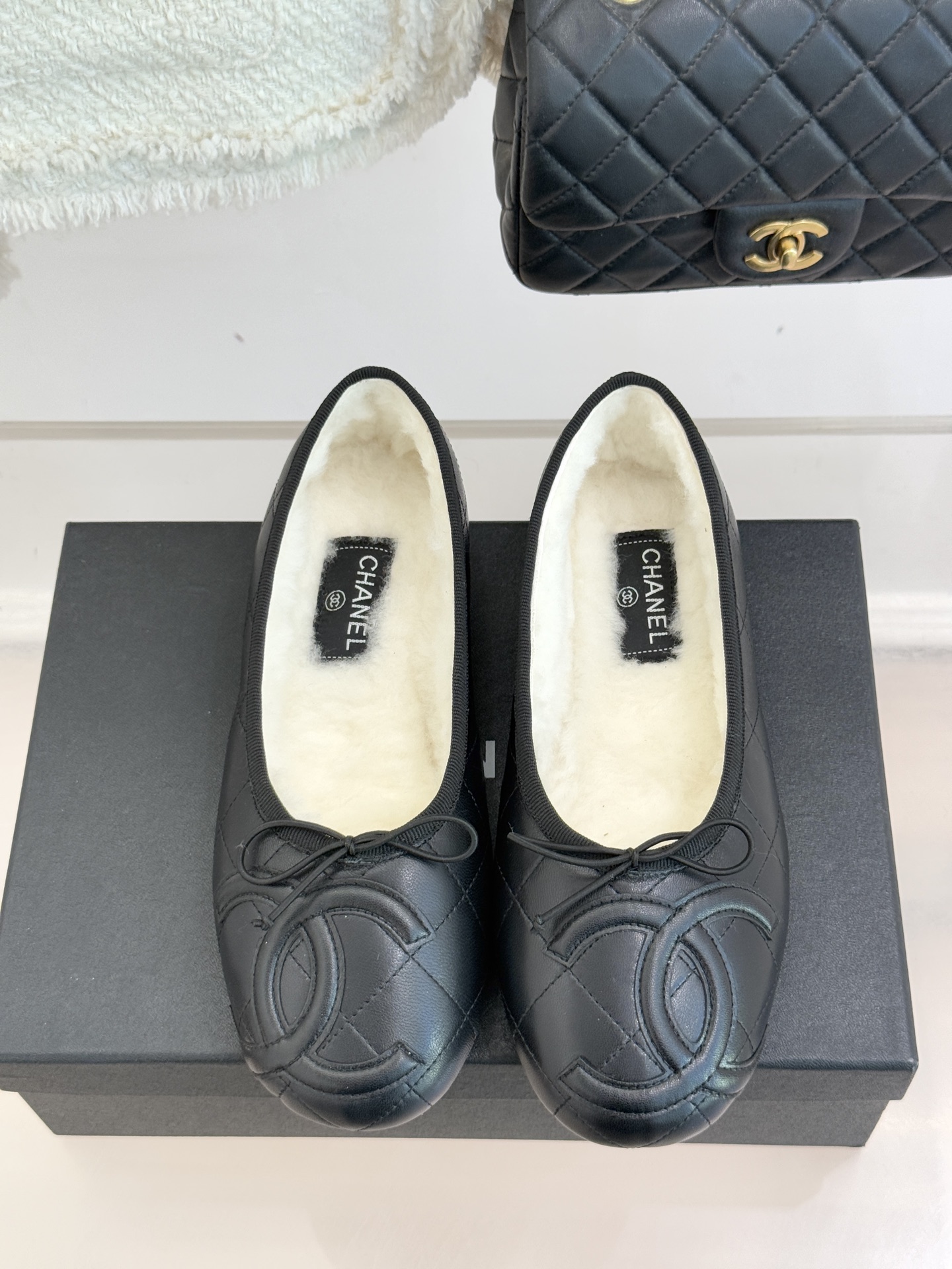 CHANE*｜小香经典中古羊毛菱格蝴蝶结芭蕾舞鞋当菱格纹的密码邂逅芭蕾的灵动这双单鞋便成了穿越时光的优雅