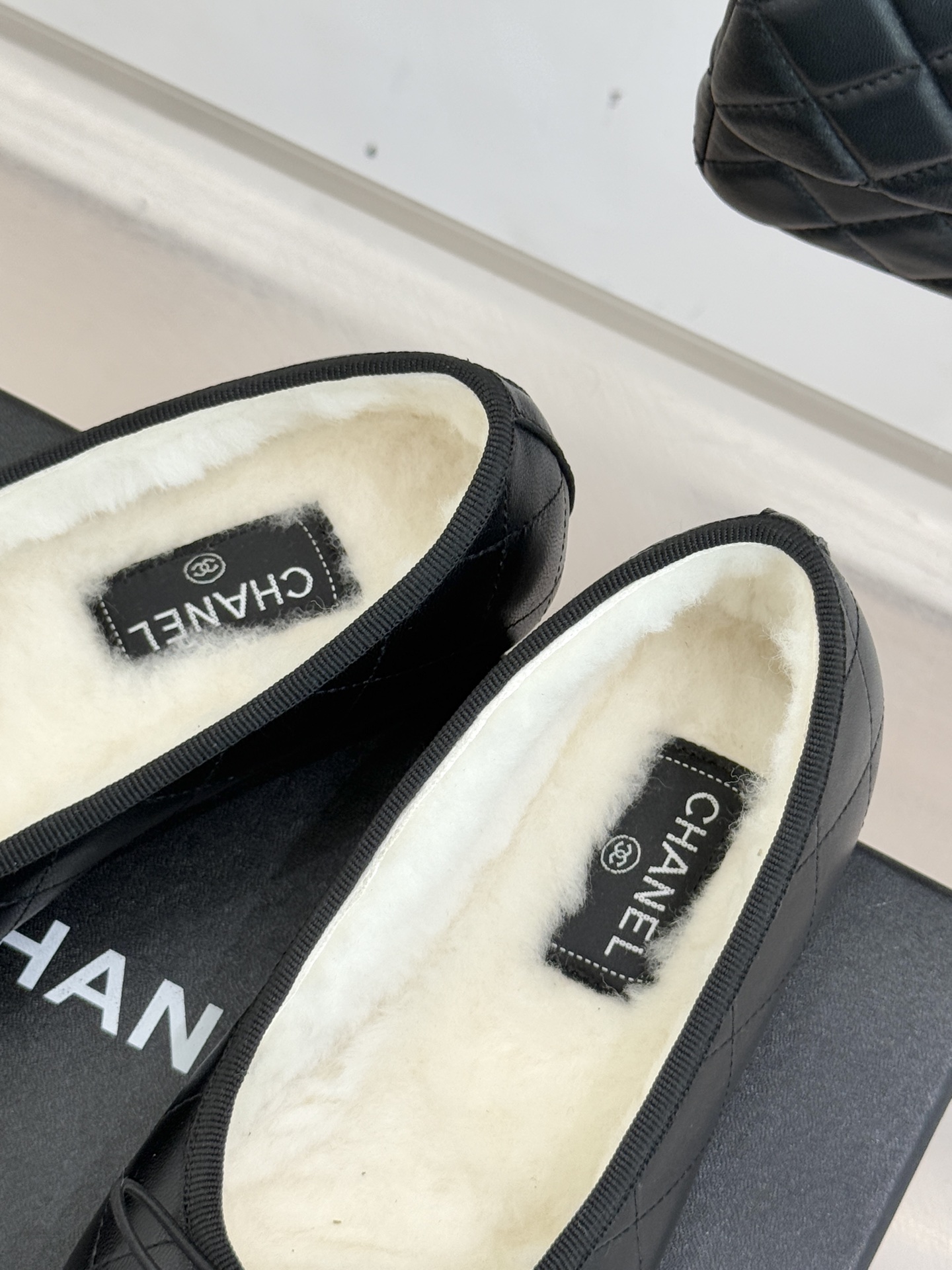 CHANE*｜小香经典中古羊毛菱格蝴蝶结芭蕾舞鞋当菱格纹的密码邂逅芭蕾的灵动这双单鞋便成了穿越时光的优雅