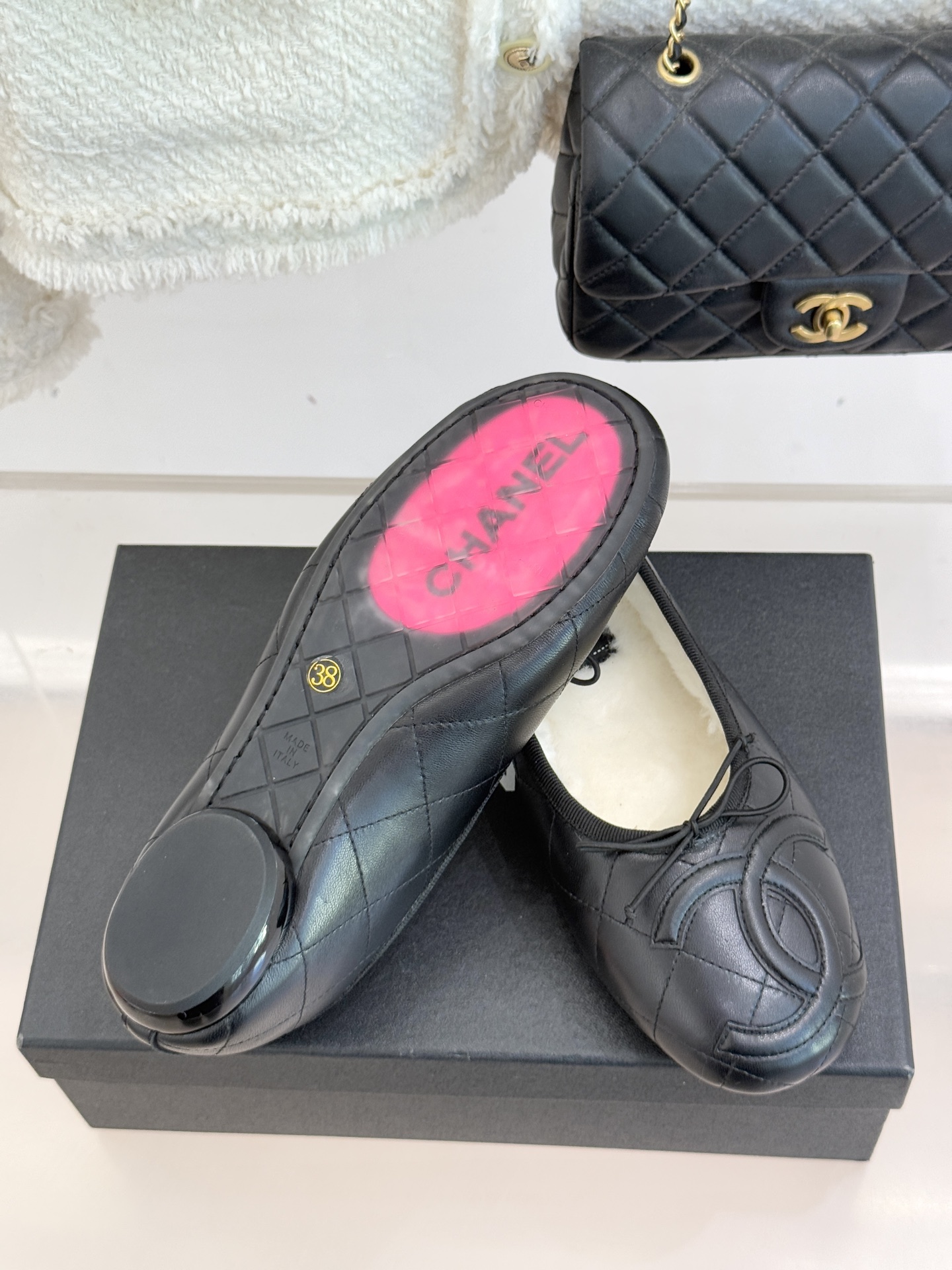 CHANE*｜小香经典中古羊毛菱格蝴蝶结芭蕾舞鞋当菱格纹的密码邂逅芭蕾的灵动这双单鞋便成了穿越时光的优雅