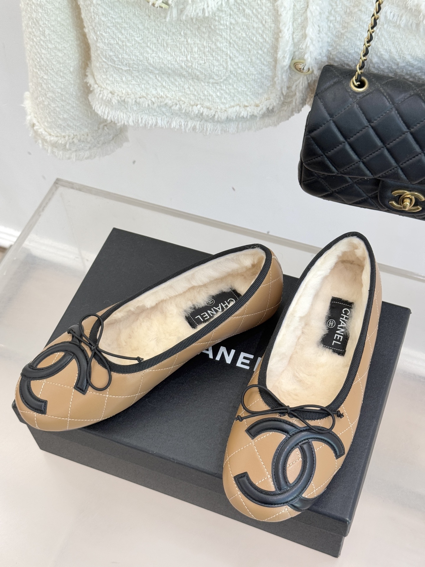 CHANE*｜小香经典中古羊毛菱格蝴蝶结芭蕾舞鞋当菱格纹的密码邂逅芭蕾的灵动这双单鞋便成了穿越时光的优雅