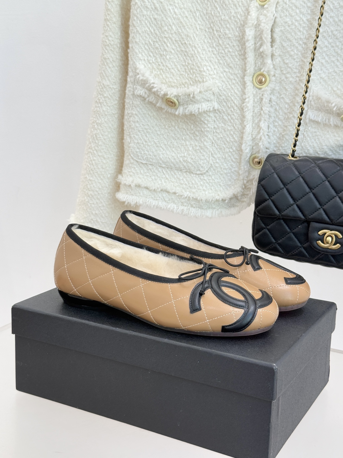 CHANE*｜小香经典中古羊毛菱格蝴蝶结芭蕾舞鞋当菱格纹的密码邂逅芭蕾的灵动这双单鞋便成了穿越时光的优雅