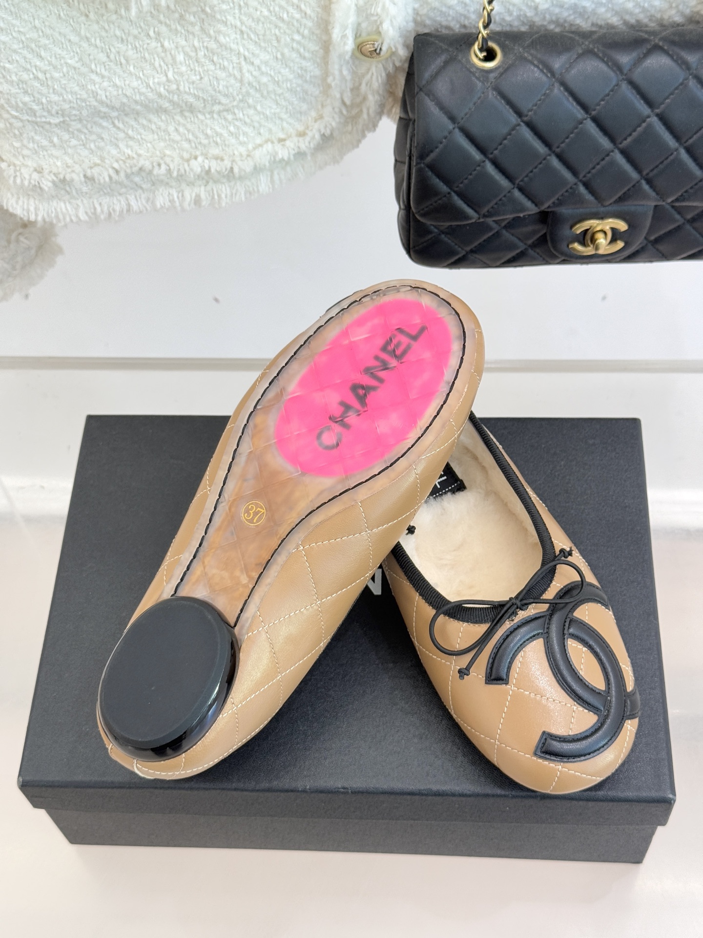 CHANE*｜小香经典中古羊毛菱格蝴蝶结芭蕾舞鞋当菱格纹的密码邂逅芭蕾的灵动这双单鞋便成了穿越时光的优雅