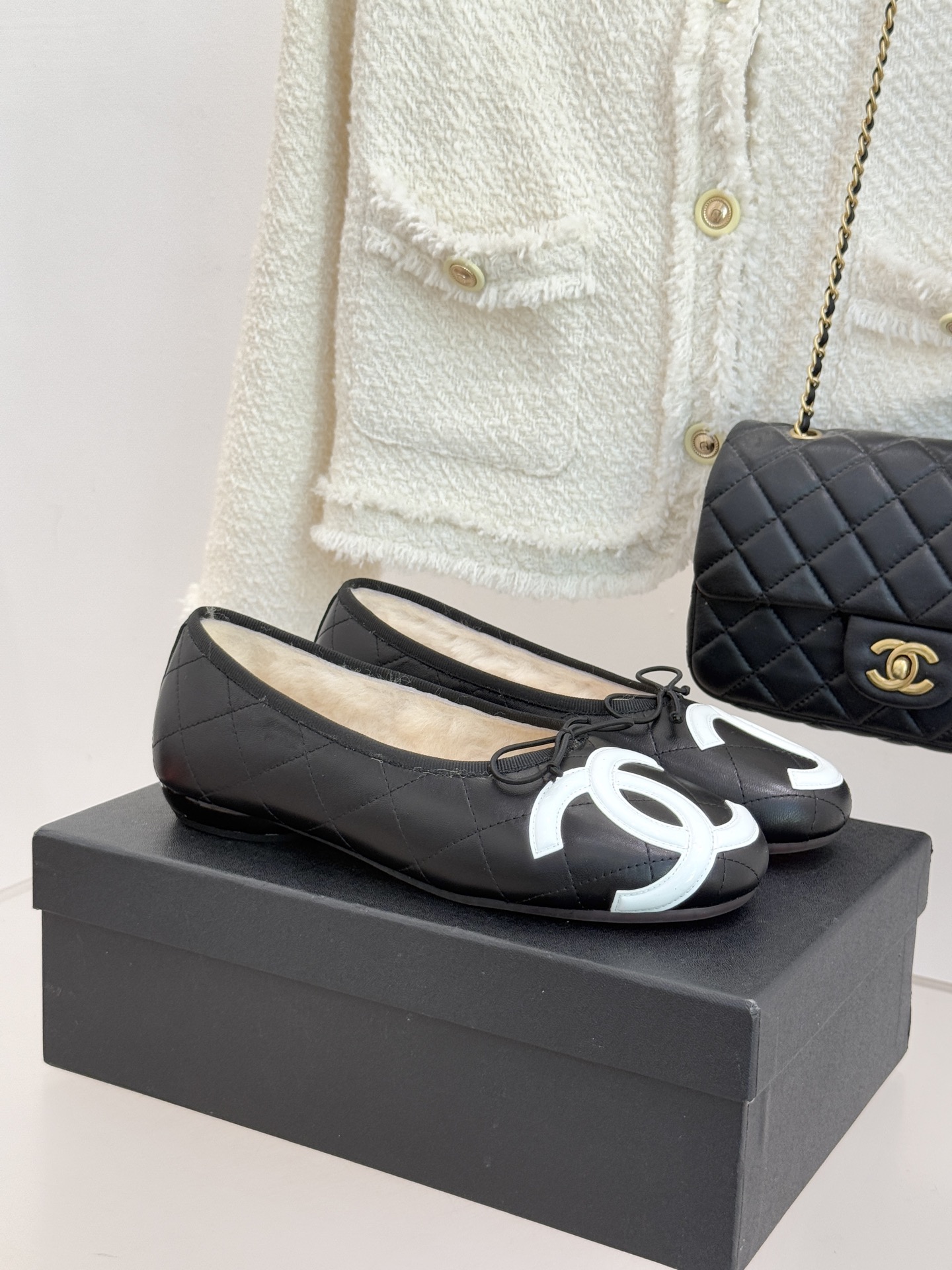 CHANE*｜小香经典中古羊毛菱格蝴蝶结芭蕾舞鞋当菱格纹的密码邂逅芭蕾的灵动这双单鞋便成了穿越时光的优雅