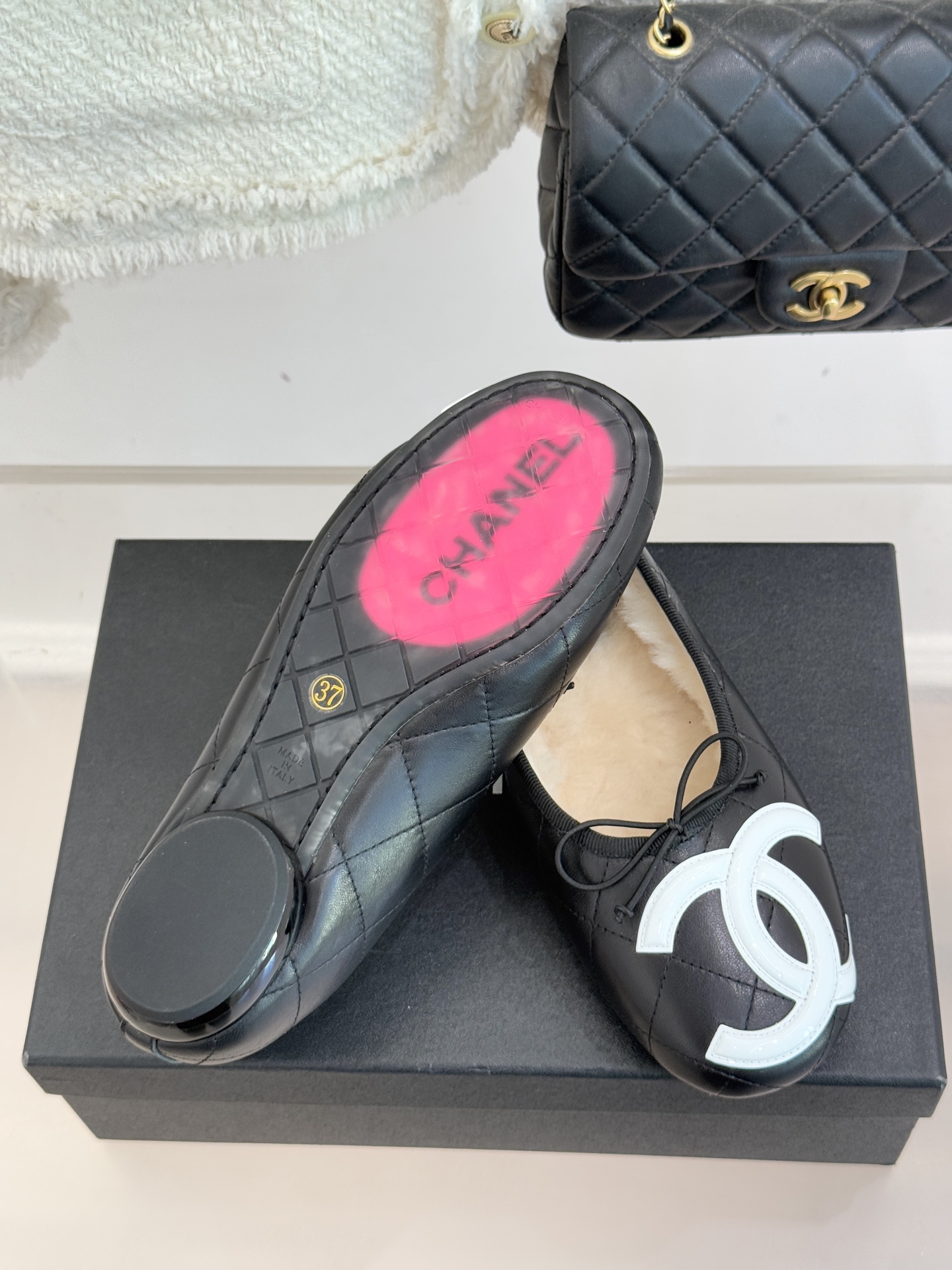 CHANE*｜小香经典中古羊毛菱格蝴蝶结芭蕾舞鞋当菱格纹的密码邂逅芭蕾的灵动这双单鞋便成了穿越时光的优雅