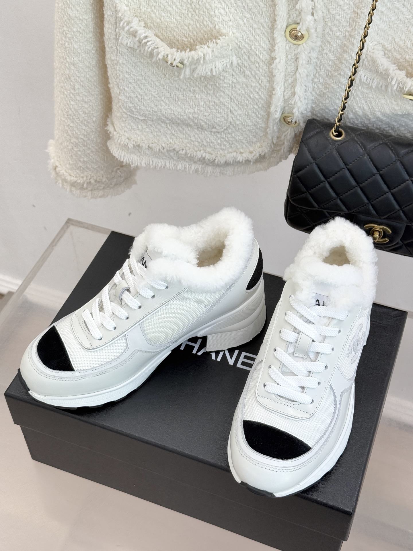 CHANE*｜小香25k双C熊猫羊毛粗跟高跟运动鞋老爹鞋当小香创新语言碰撞老爹鞋的复古浪潮这双运动鞋以标